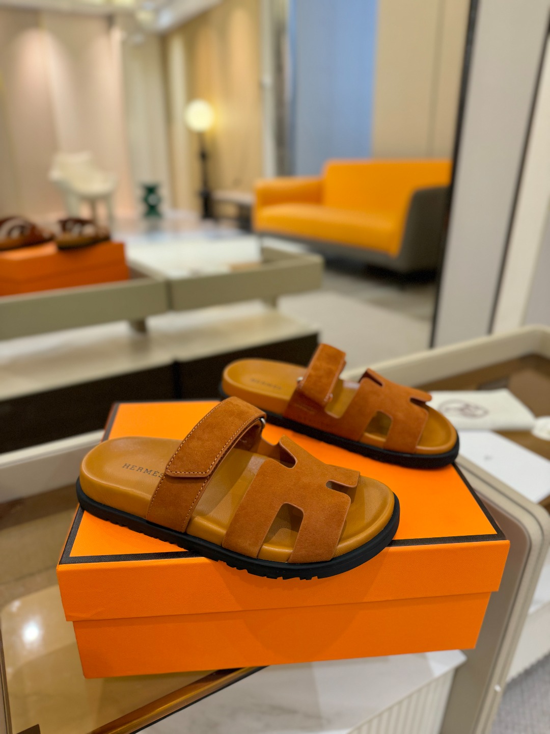 
  Hermes 
 H家chypre二舅鞋H型魔术贴平底新款凉鞋拖鞋
 ZP购入，顶级原单品质，市面