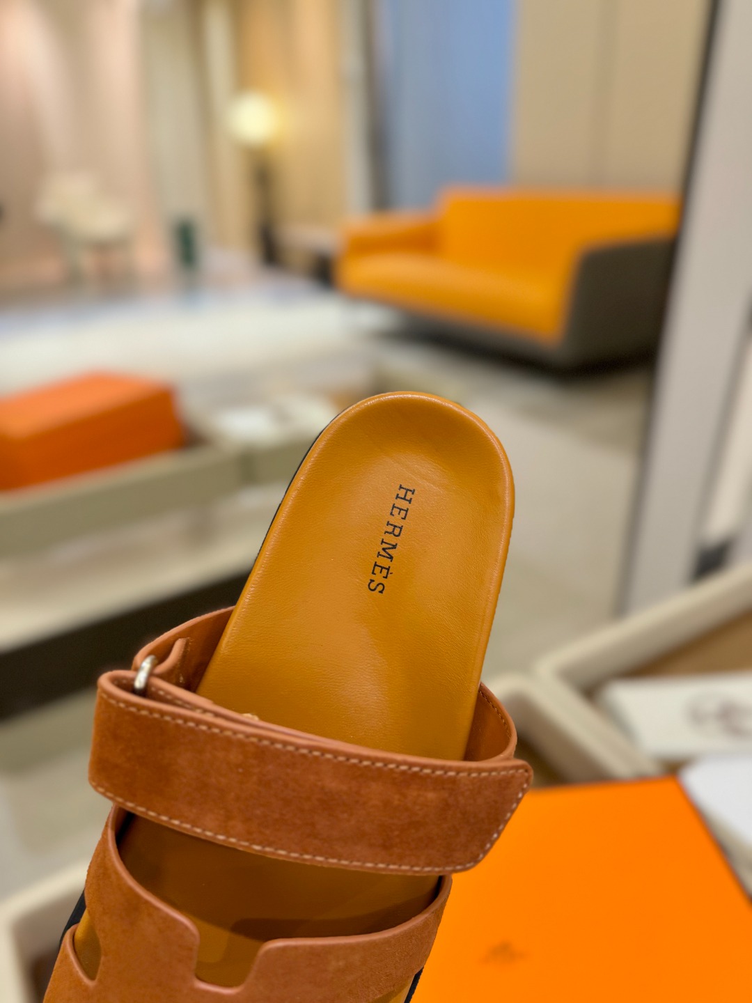 
  Hermes 
 H家chypre二舅鞋H型魔术贴平底新款凉鞋拖鞋
 ZP购入，顶级原单品质，市面