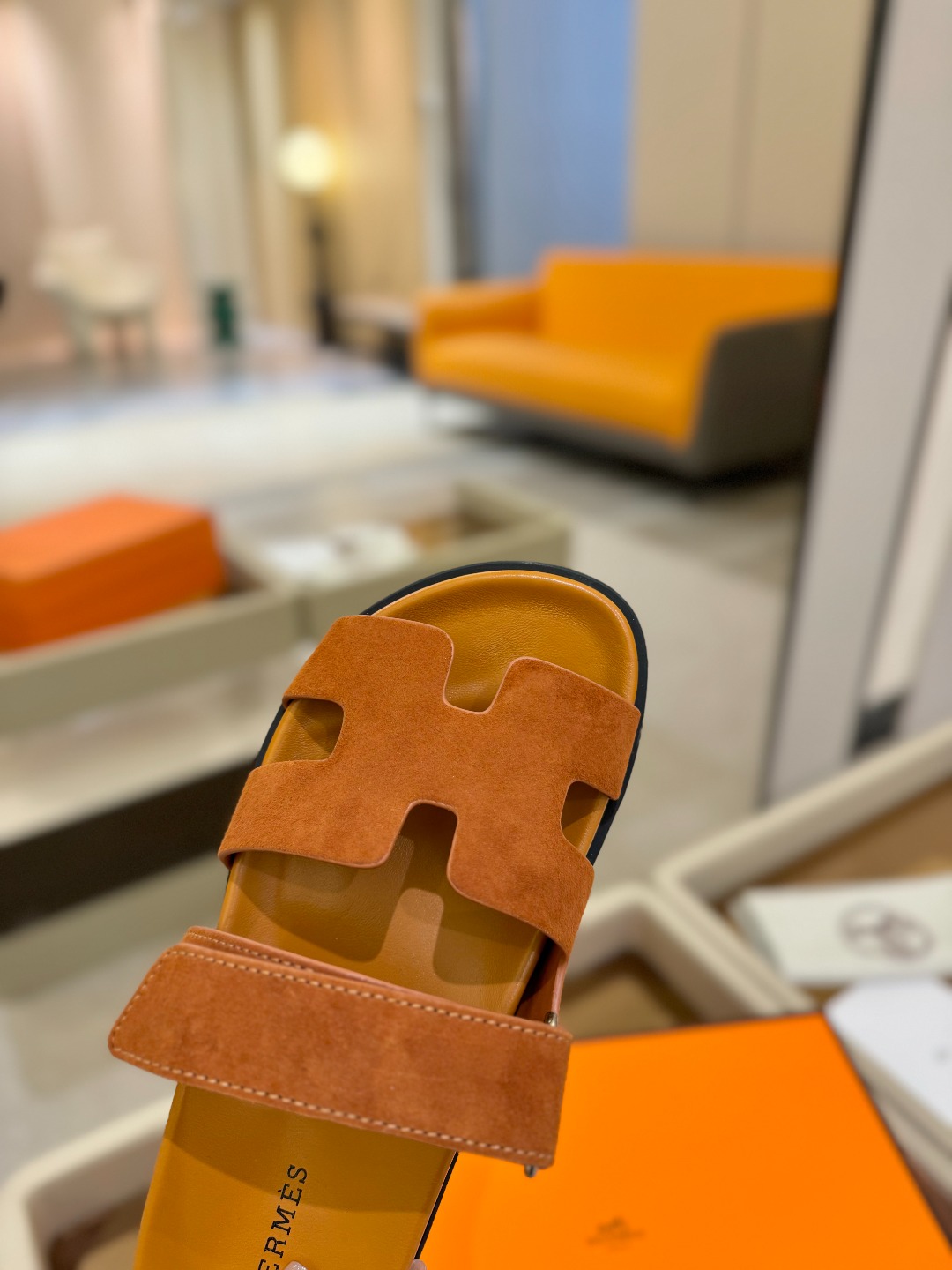 
  Hermes 
 H家chypre二舅鞋H型魔术贴平底新款凉鞋拖鞋
 ZP购入，顶级原单品质，市面