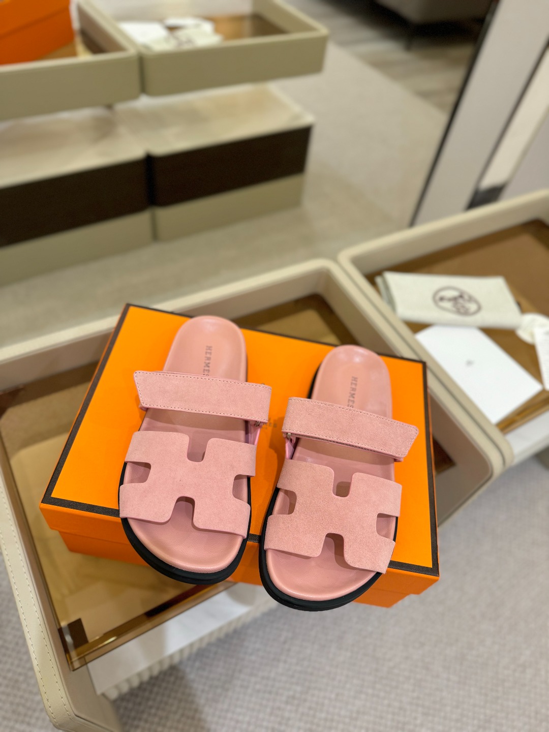 
  Hermes 
 H家chypre二舅鞋H型魔术贴平底新款凉鞋拖鞋
 ZP购入，顶级原单品质，市面