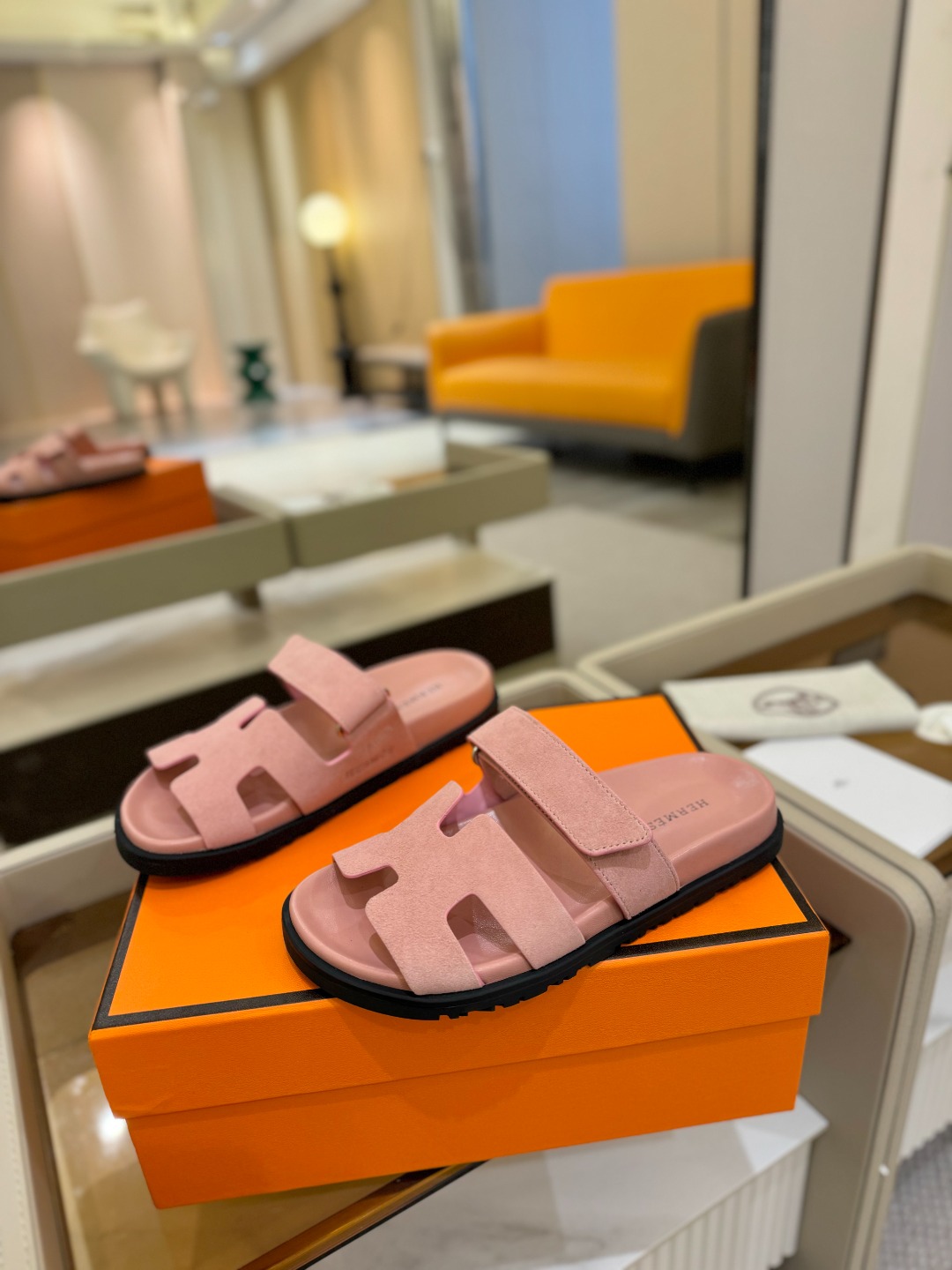 
  Hermes 
 H家chypre二舅鞋H型魔术贴平底新款凉鞋拖鞋
 ZP购入，顶级原单品质，市面