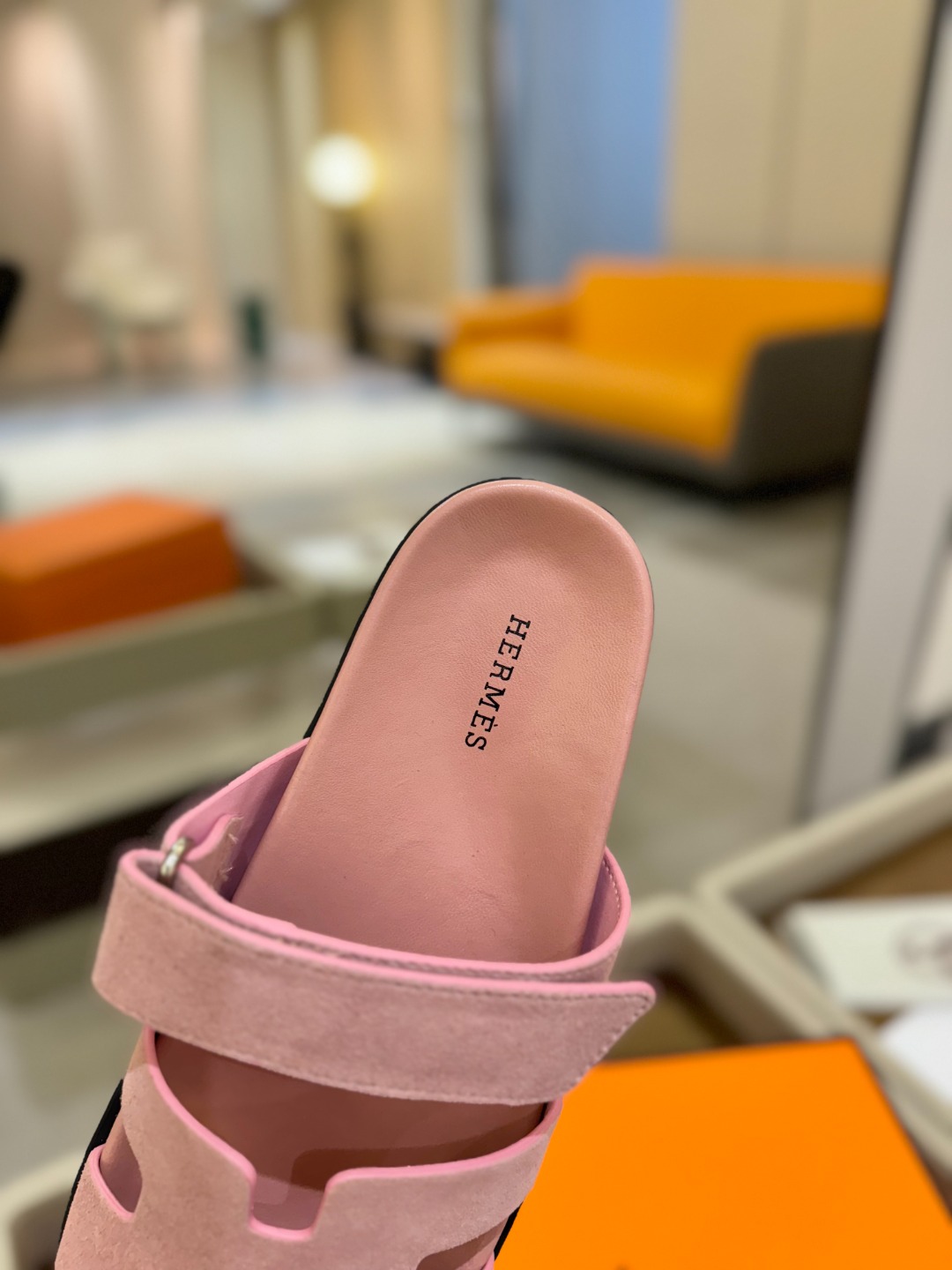 
  Hermes 
 H家chypre二舅鞋H型魔术贴平底新款凉鞋拖鞋
 ZP购入，顶级原单品质，市面