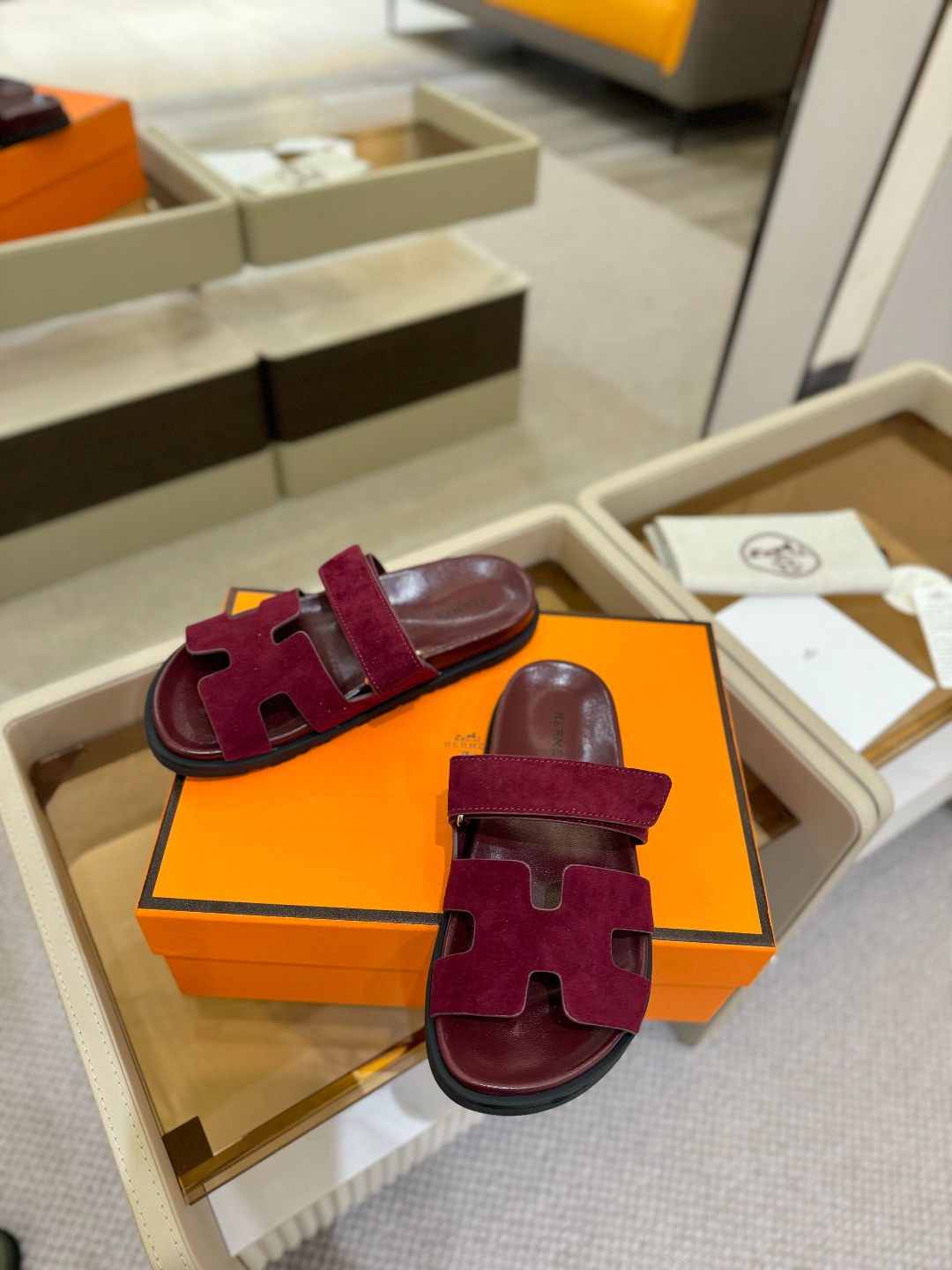 
  Hermes 
 H家chypre二舅鞋H型魔术贴平底新款凉鞋拖鞋
 ZP购入，顶级原单品质，市面