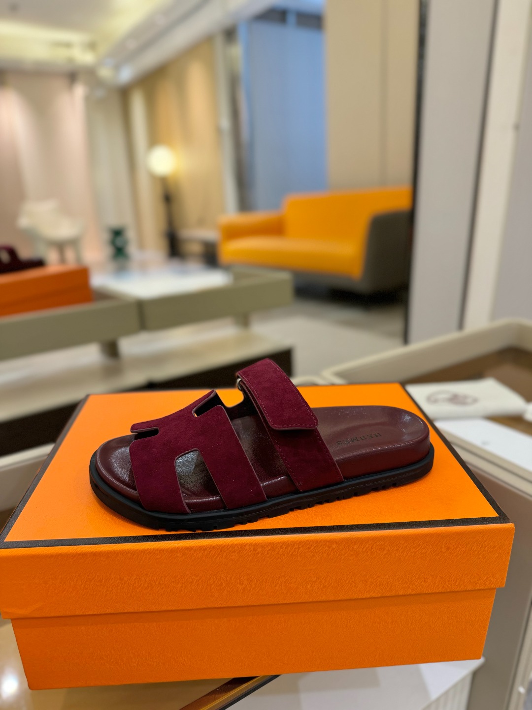 
  Hermes 
 H家chypre二舅鞋H型魔术贴平底新款凉鞋拖鞋
 ZP购入，顶级原单品质，市面