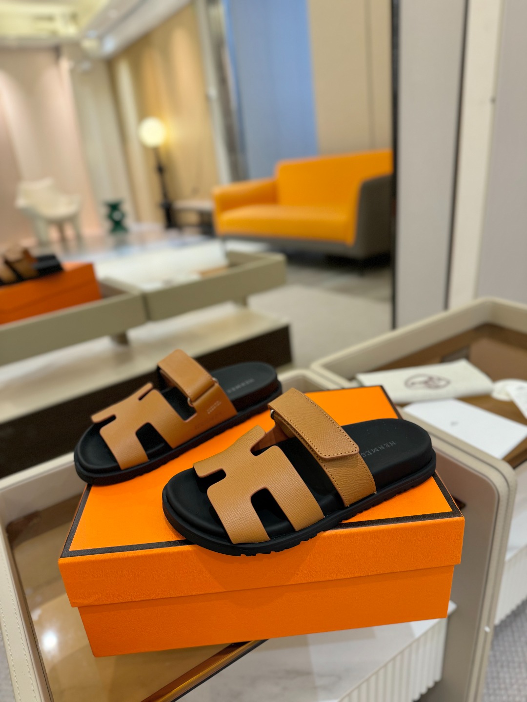 
  Hermes 
 H家chypre二舅鞋H型魔术贴平底新款凉鞋拖鞋
 ZP购入，顶级原单品质，市面