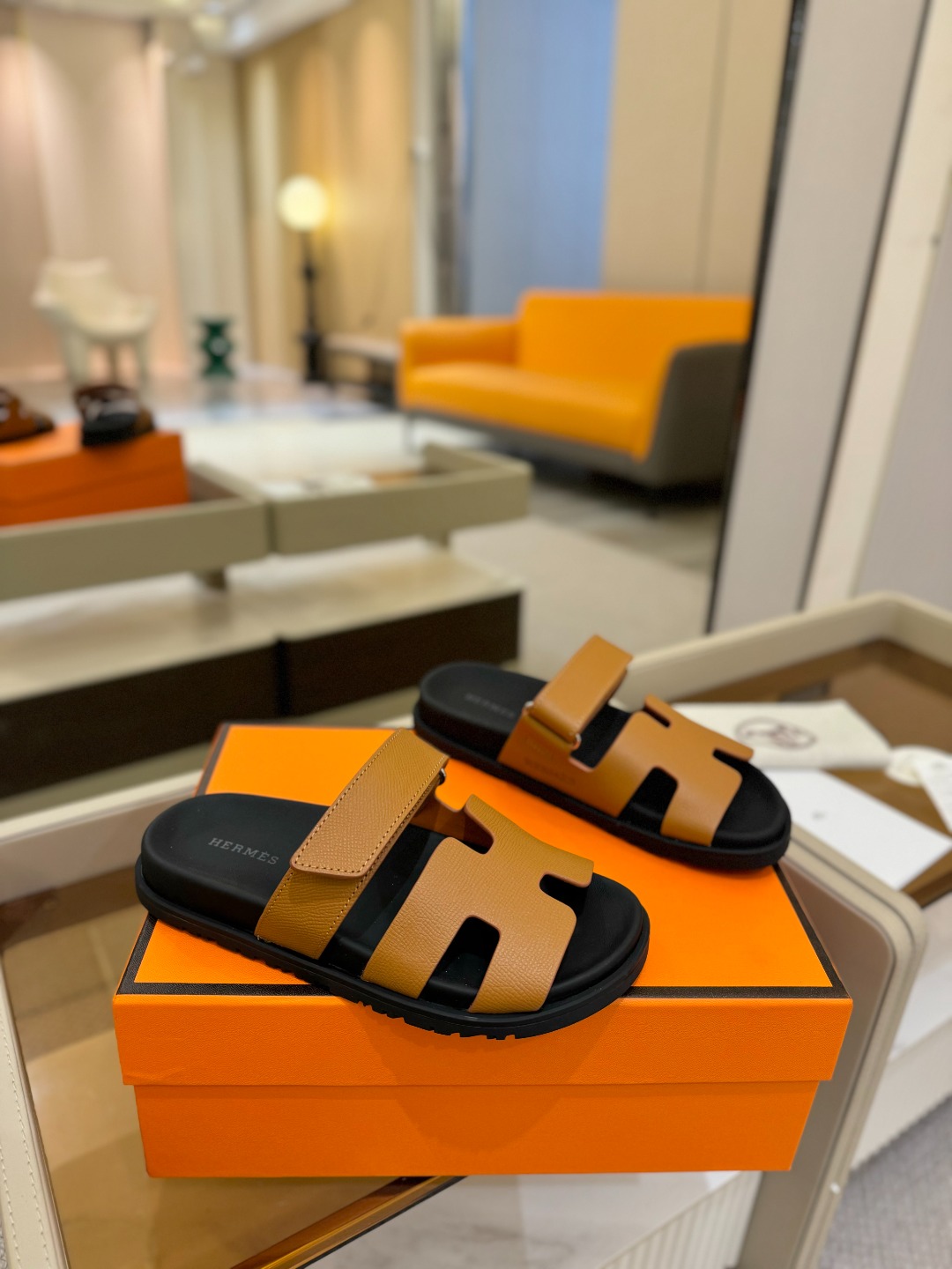 
  Hermes 
 H家chypre二舅鞋H型魔术贴平底新款凉鞋拖鞋
 ZP购入，顶级原单品质，市面