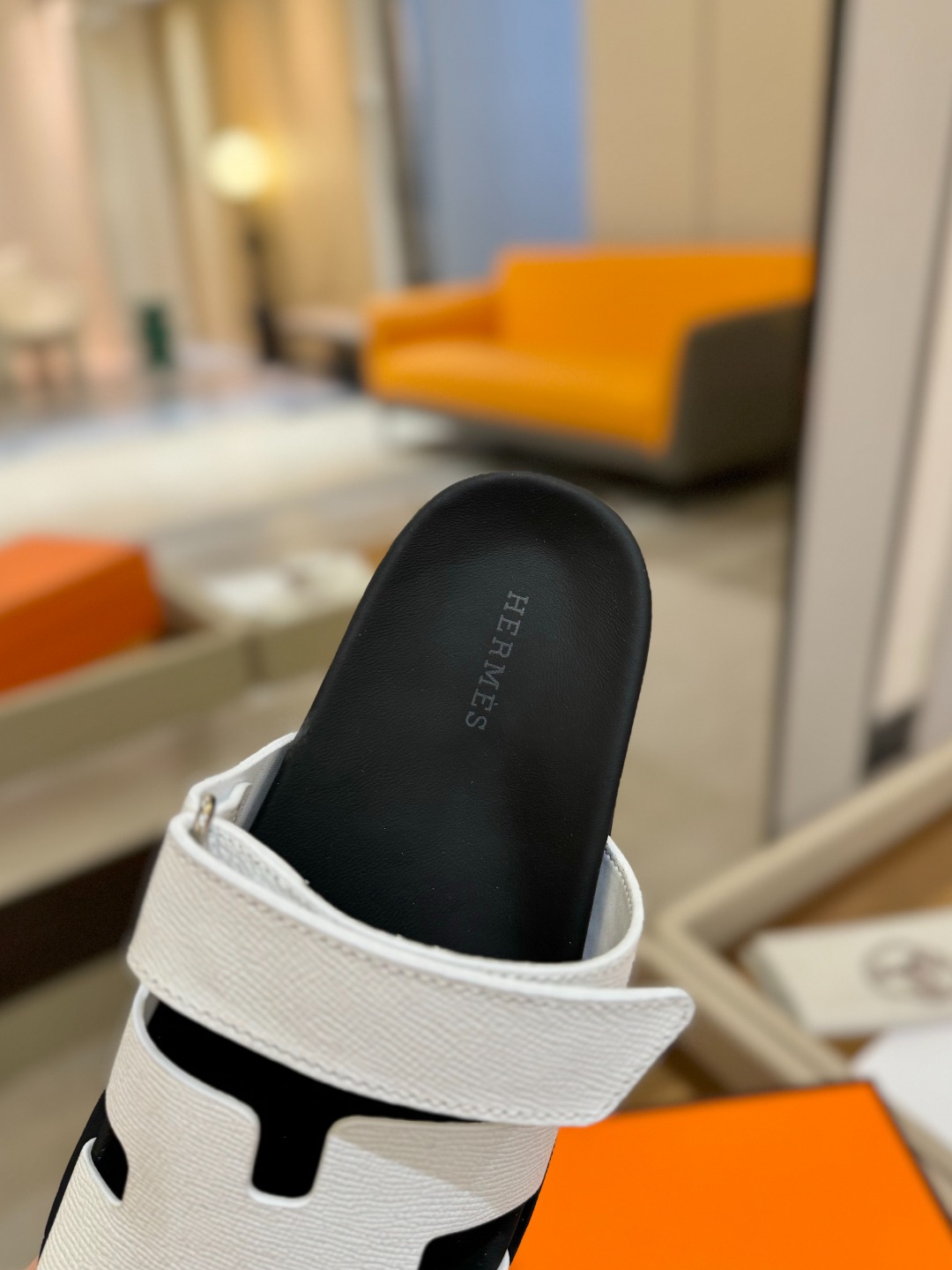 
  Hermes 
 H家chypre二舅鞋H型魔术贴平底新款凉鞋拖鞋
 ZP购入，顶级原单品质，市面