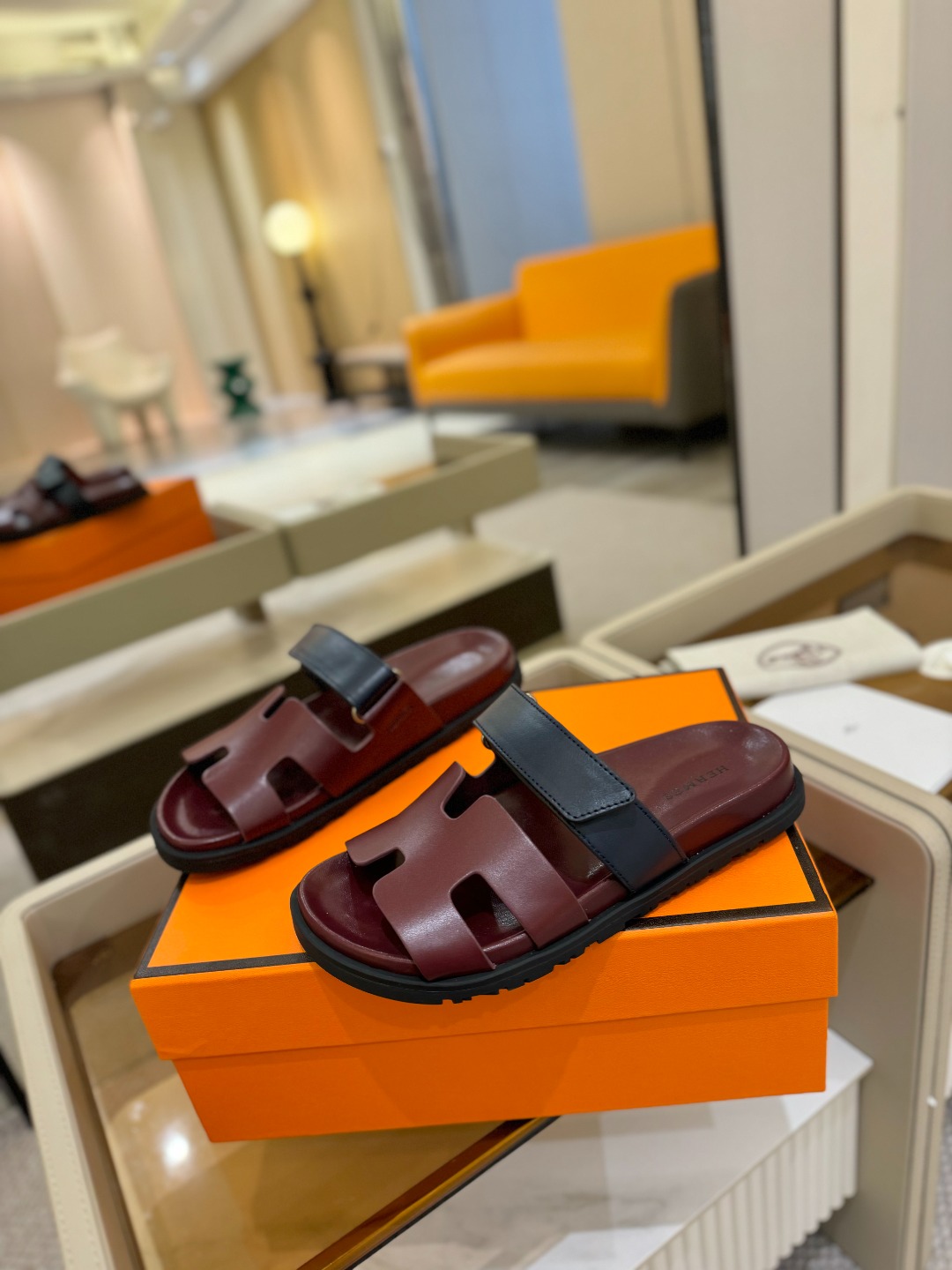 
  Hermes 
 H家chypre二舅鞋H型魔术贴平底新款凉鞋拖鞋
 ZP购入，顶级原单品质，市面