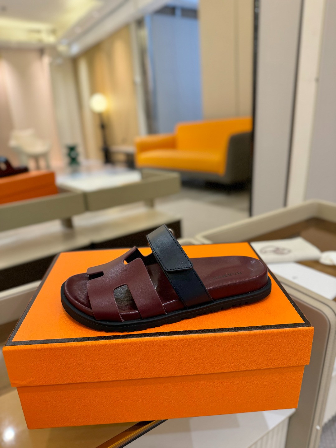
  Hermes 
 H家chypre二舅鞋H型魔术贴平底新款凉鞋拖鞋
 ZP购入，顶级原单品质，市面