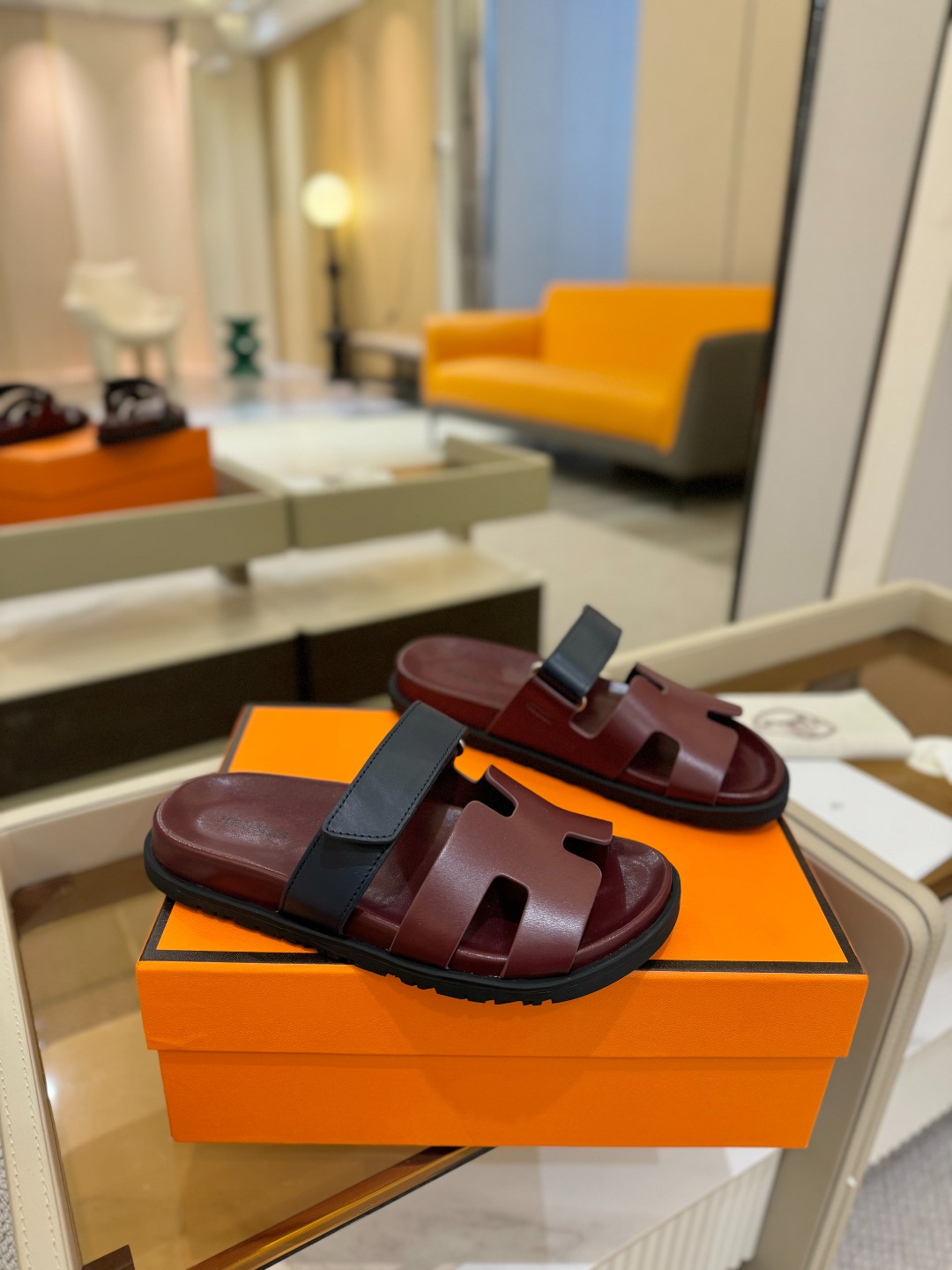 
  Hermes 
 H家chypre二舅鞋H型魔术贴平底新款凉鞋拖鞋
 ZP购入，顶级原单品质，市面