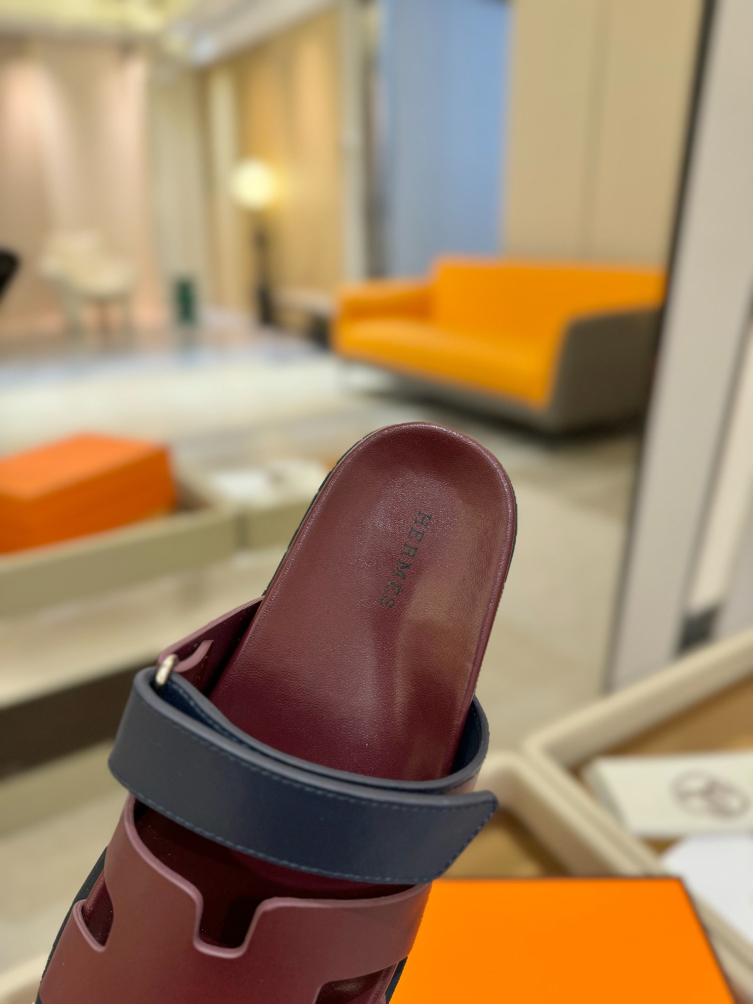
  Hermes 
 H家chypre二舅鞋H型魔术贴平底新款凉鞋拖鞋
 ZP购入，顶级原单品质，市面