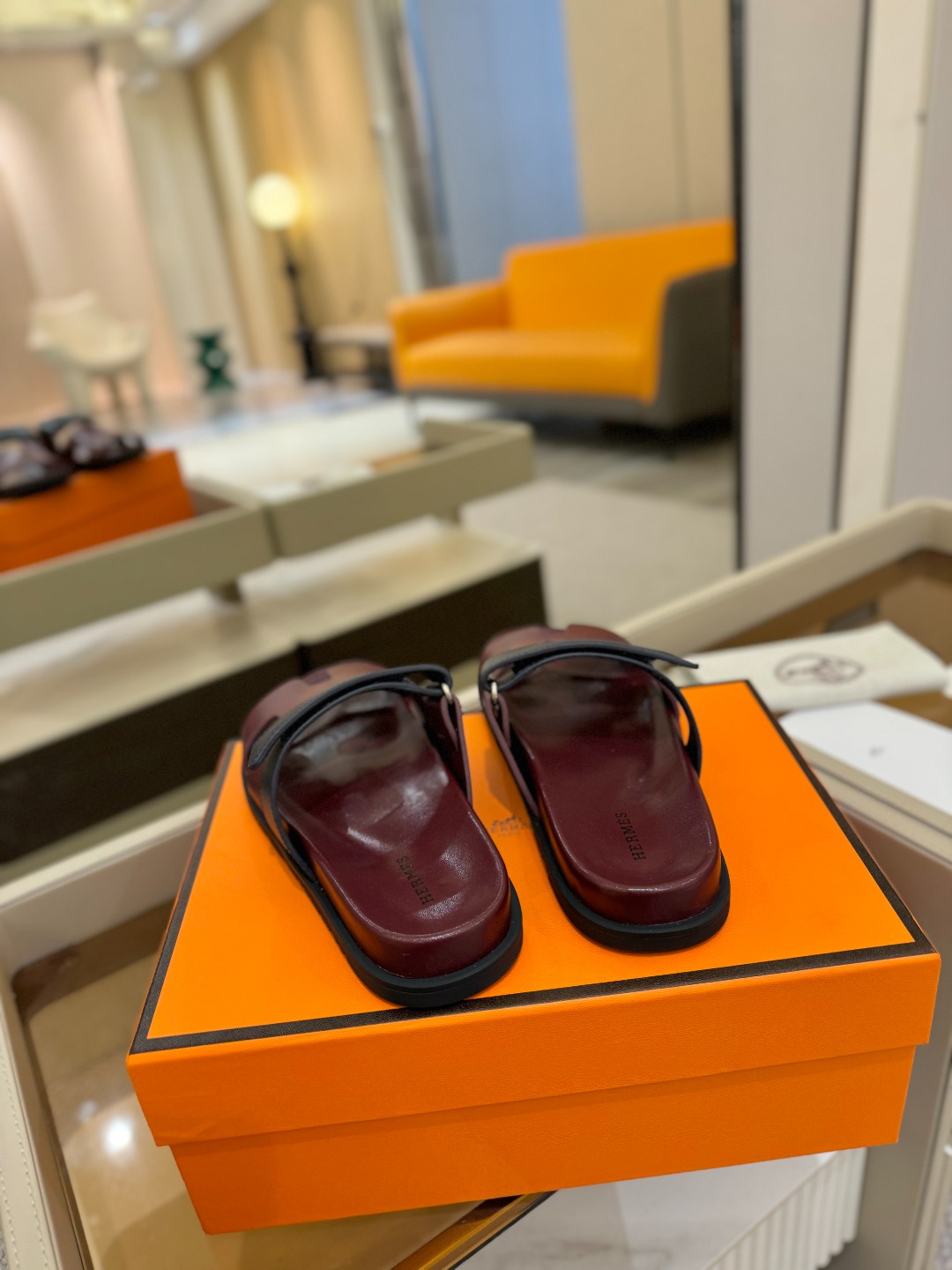 
  Hermes 
 H家chypre二舅鞋H型魔术贴平底新款凉鞋拖鞋
 ZP购入，顶级原单品质，市面