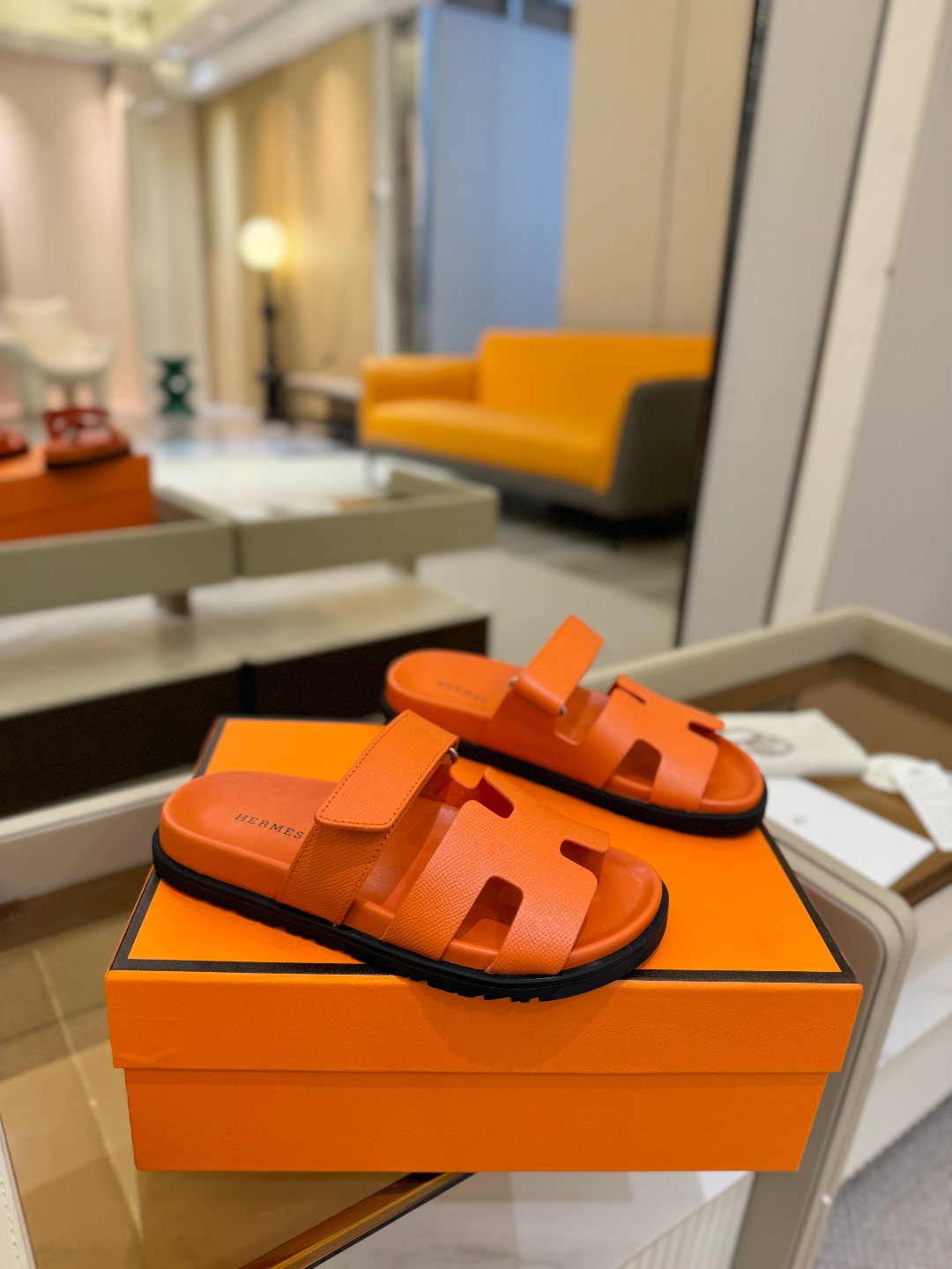 
  Hermes 
 H家chypre二舅鞋H型魔术贴平底新款凉鞋拖鞋
 ZP购入，顶级原单品质，市面