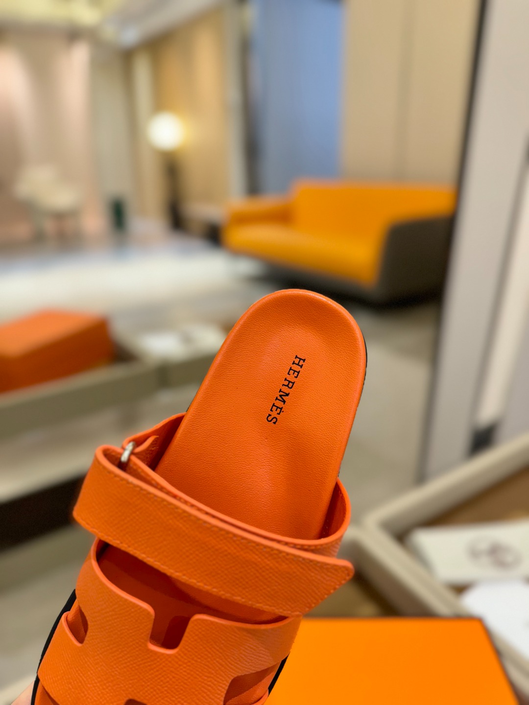 
  Hermes 
 H家chypre二舅鞋H型魔术贴平底新款凉鞋拖鞋
 ZP购入，顶级原单品质，市面