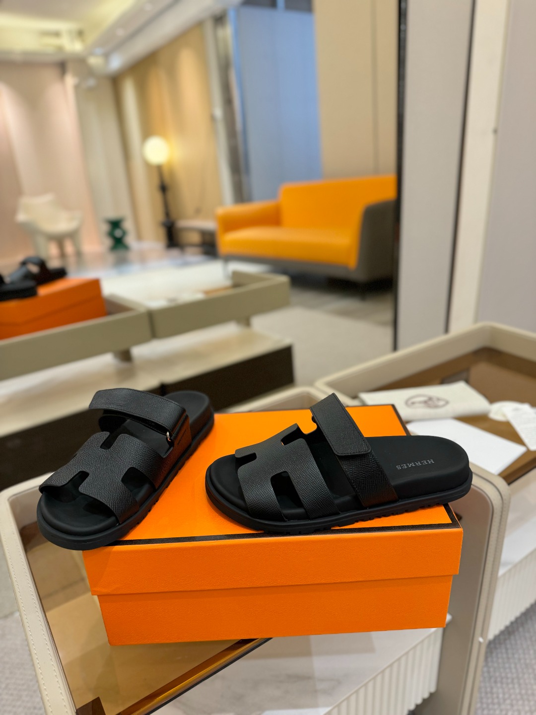 
  Hermes 
 H家chypre二舅鞋H型魔术贴平底新款凉鞋拖鞋
 ZP购入，顶级原单品质，市面