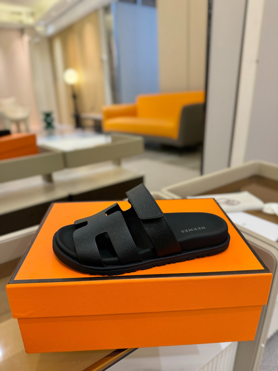 
  Hermes 
 H家chypre二舅鞋H型魔术贴平底新款凉鞋拖鞋
 ZP购入，顶级原单品质，市面