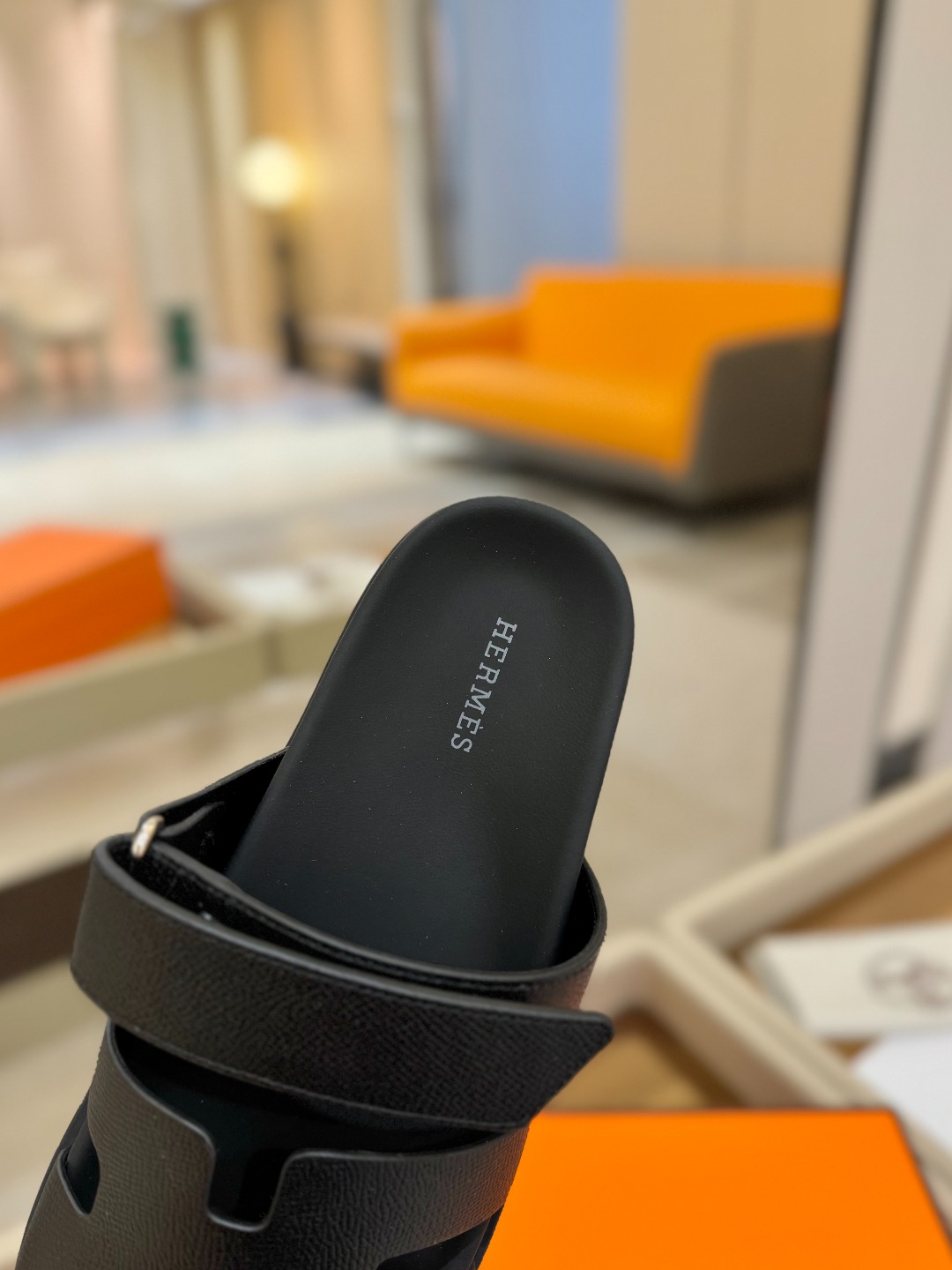 
  Hermes 
 H家chypre二舅鞋H型魔术贴平底新款凉鞋拖鞋
 ZP购入，顶级原单品质，市面