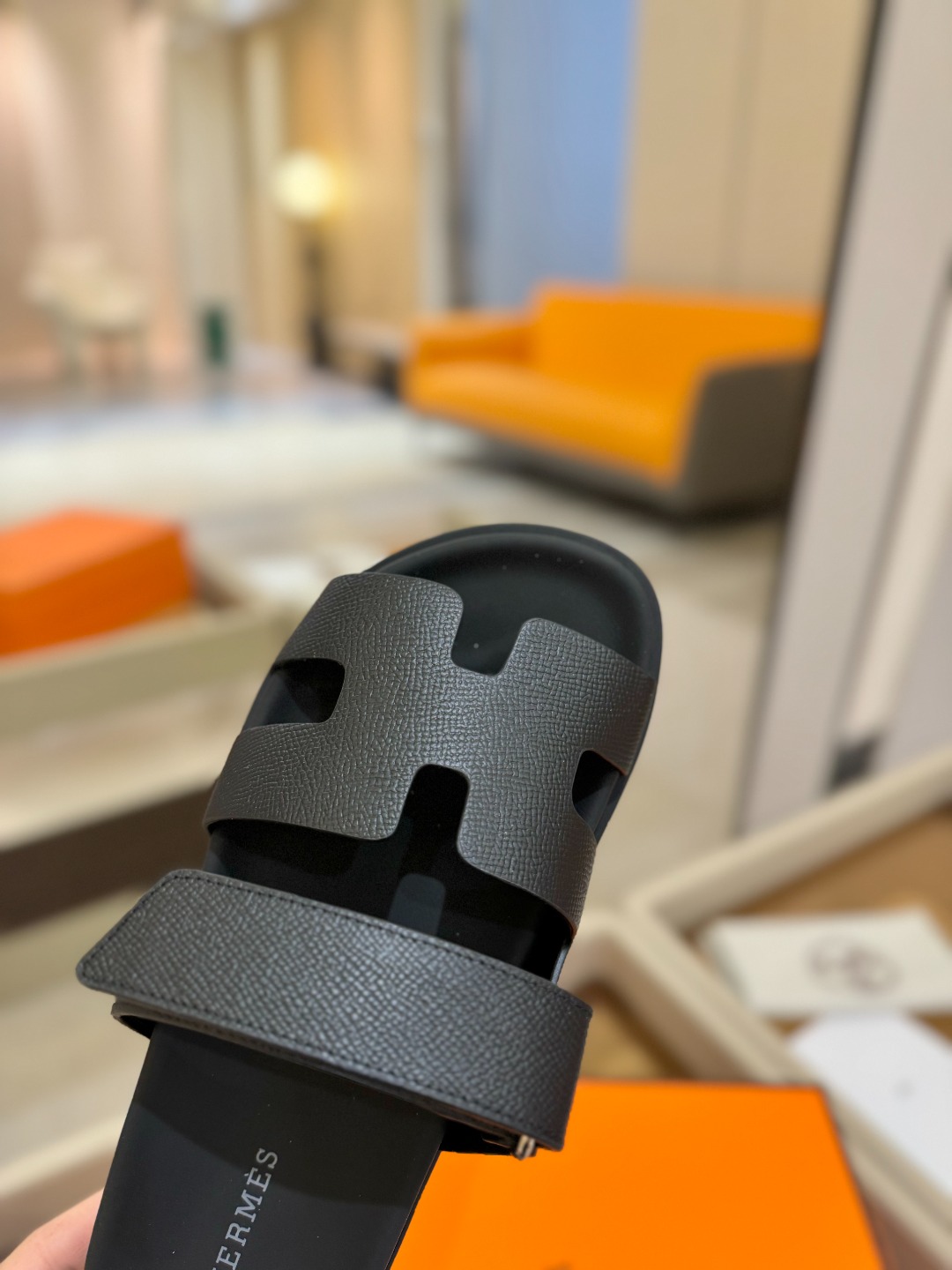 
  Hermes 
 H家chypre二舅鞋H型魔术贴平底新款凉鞋拖鞋
 ZP购入，顶级原单品质，市面