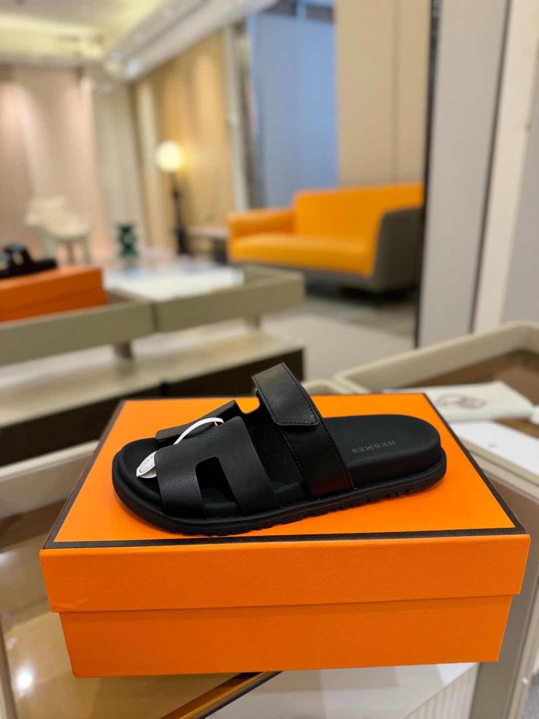 
  Hermes 
 H家chypre二舅鞋H型魔术贴平底新款凉鞋拖鞋
 ZP购入，顶级原单品质，市面