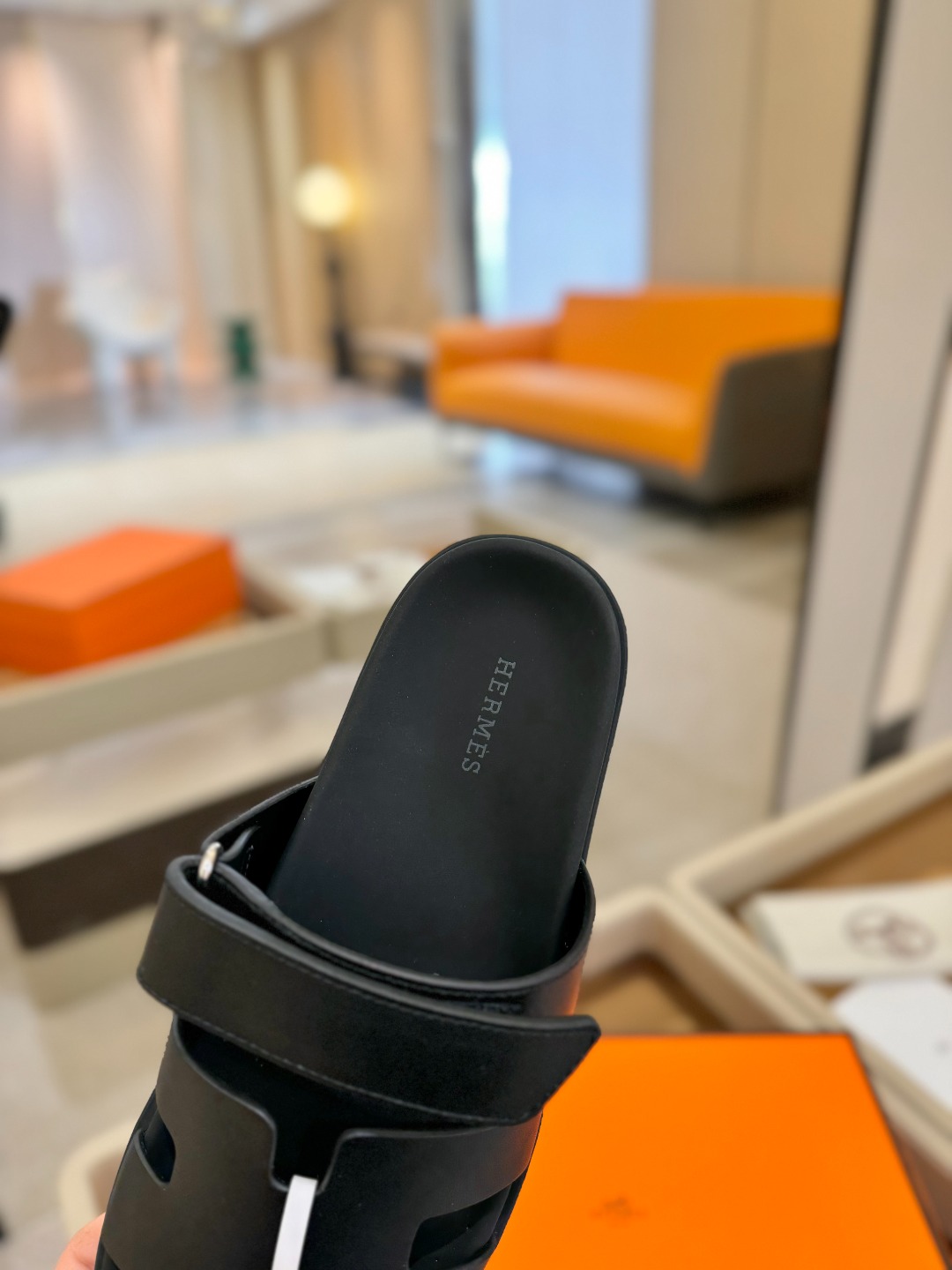 
  Hermes 
 H家chypre二舅鞋H型魔术贴平底新款凉鞋拖鞋
 ZP购入，顶级原单品质，市面