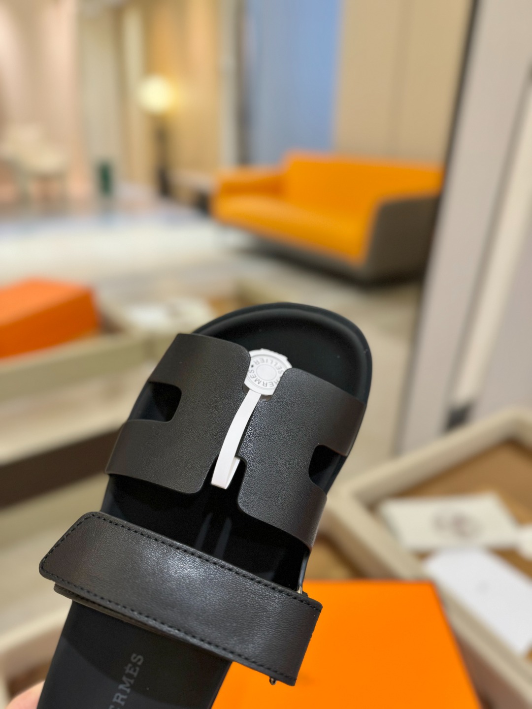 
  Hermes 
 H家chypre二舅鞋H型魔术贴平底新款凉鞋拖鞋
 ZP购入，顶级原单品质，市面