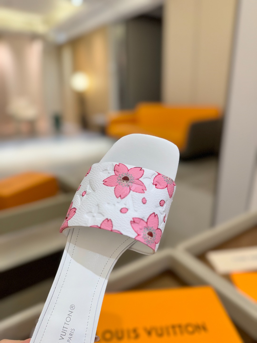 
Louis Vuitton
 2025款官网系列！完美楦型、LV最新压花电绣纹工艺、更显优雅气质、上脚