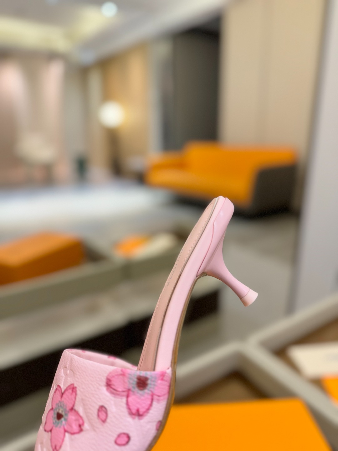 
Louis Vuitton
 2025款官网系列！完美楦型、LV最新压花电绣纹工艺、更显优雅气质、上脚
