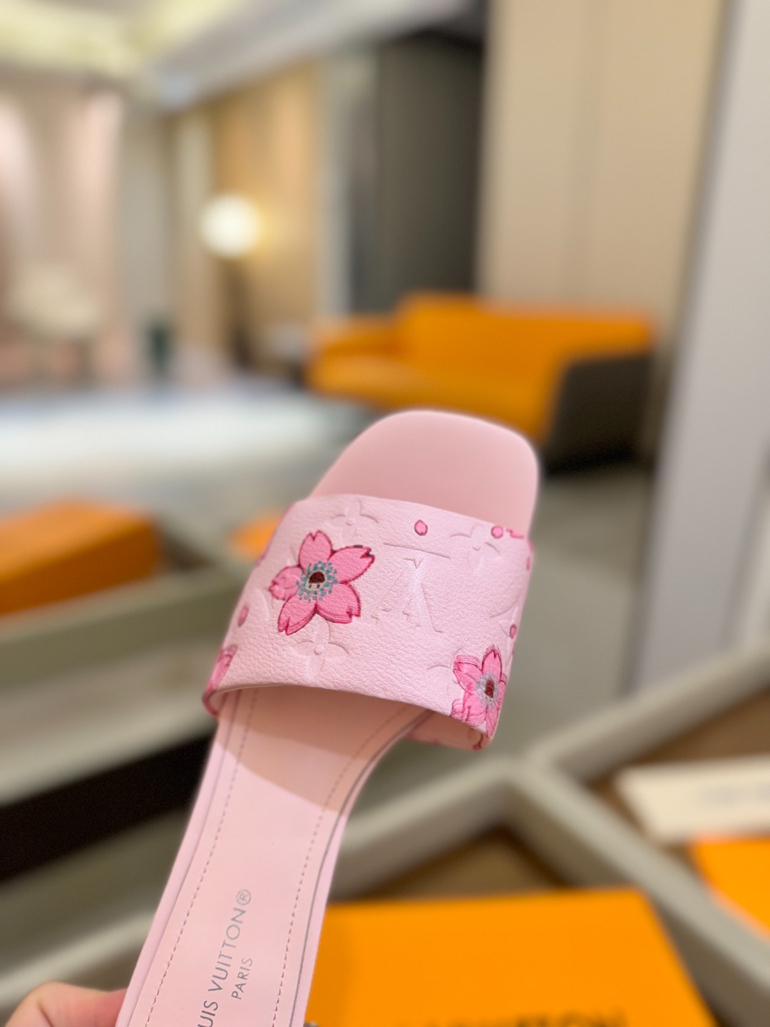 
Louis Vuitton
 2025款官网系列！完美楦型、LV最新压花电绣纹工艺、更显优雅气质、上脚
