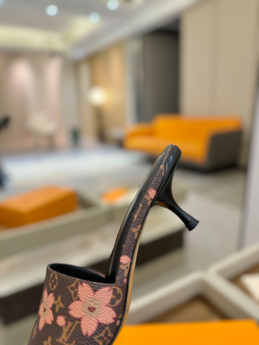 
Louis Vuitton
 2025款官网系列！完美楦型、LV最新压花电绣纹工艺、更显优雅气质、上脚