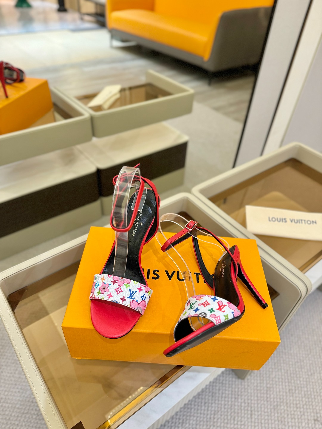 
Louis Vuitton
 2025款官网系列！完美楦型、LV最新  花纹  工艺、更显优雅气质、上