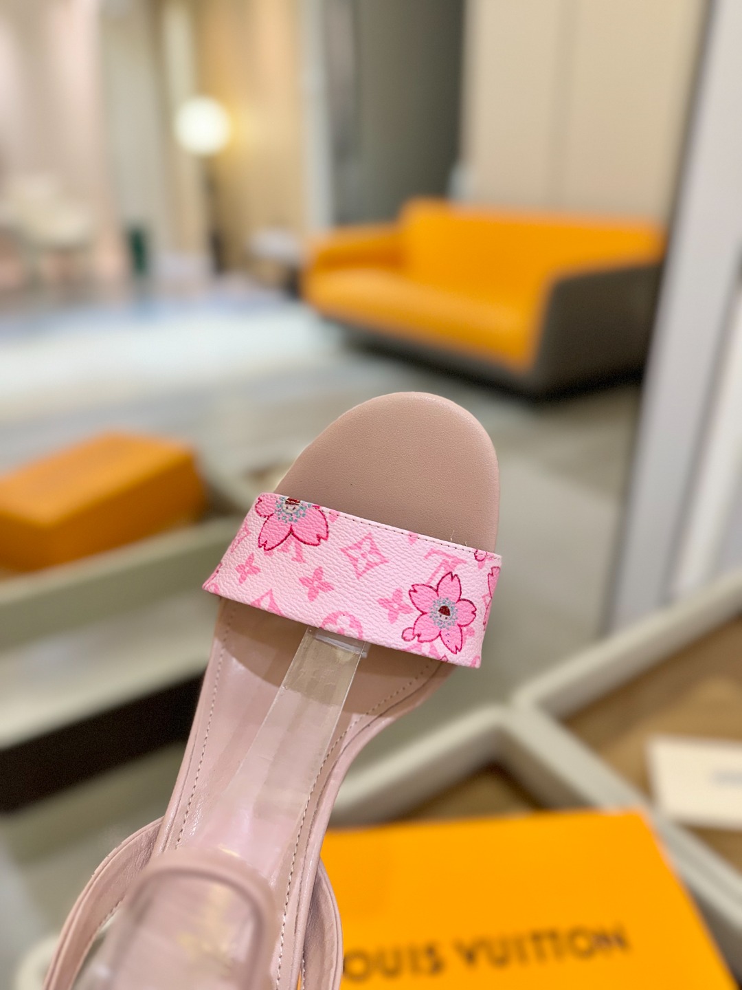 
Louis Vuitton
 2025款官网系列！完美楦型、LV最新  花纹  工艺、更显优雅气质、上