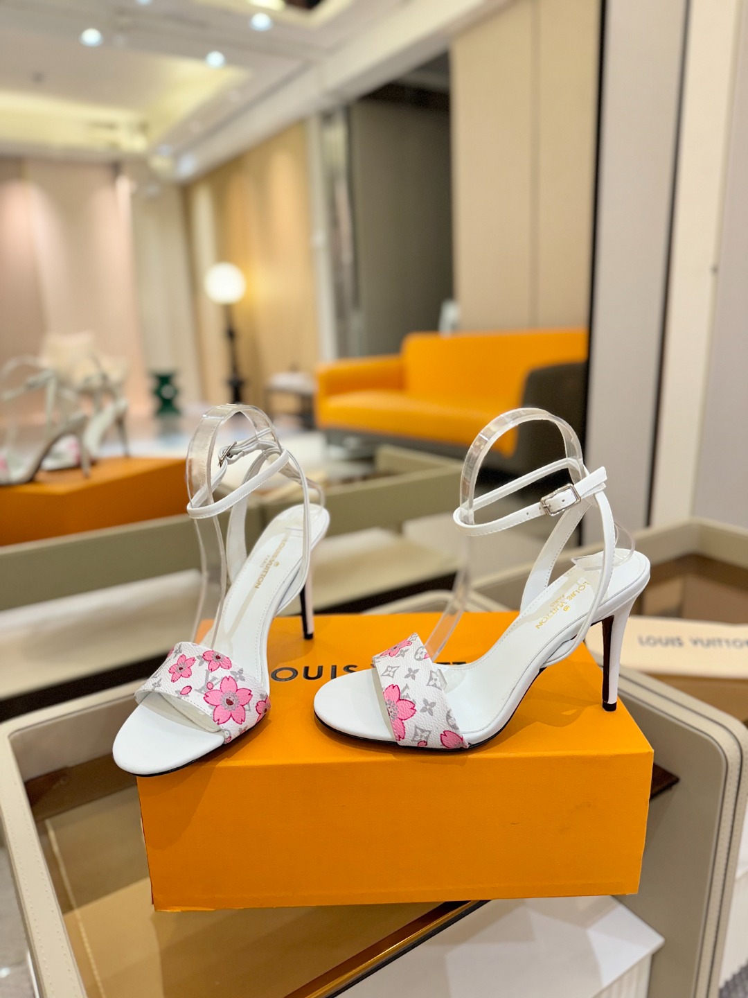 
Louis Vuitton
 2025款官网系列！完美楦型、LV最新  花纹  工艺、更显优雅气质、上