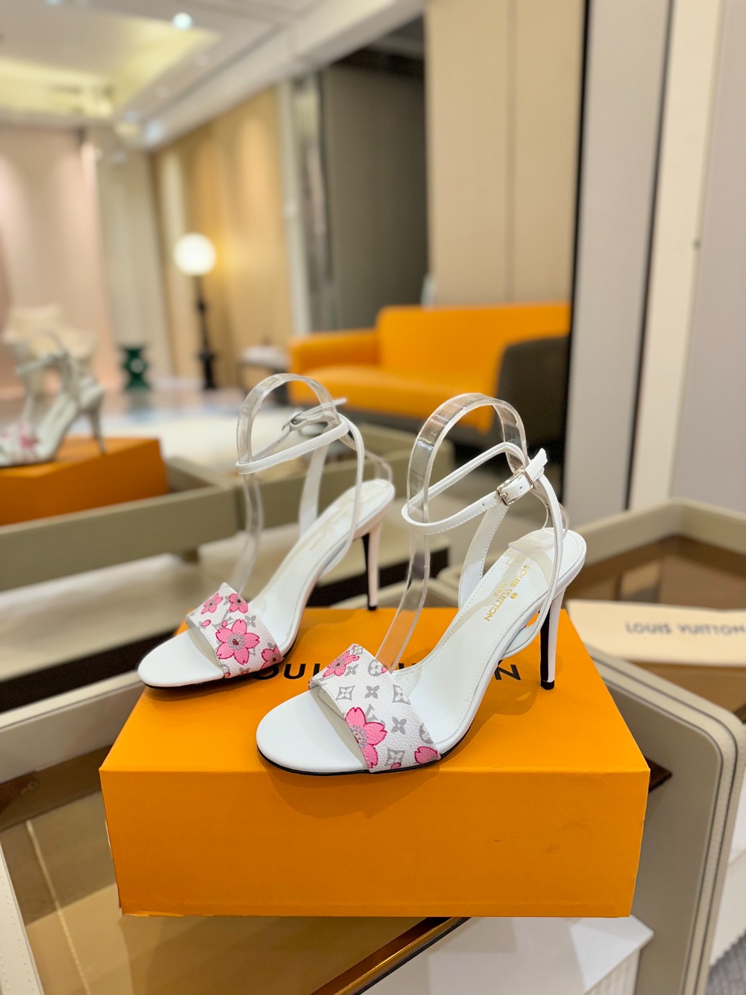 
Louis Vuitton
 2025款官网系列！完美楦型、LV最新  花纹  工艺、更显优雅气质、上