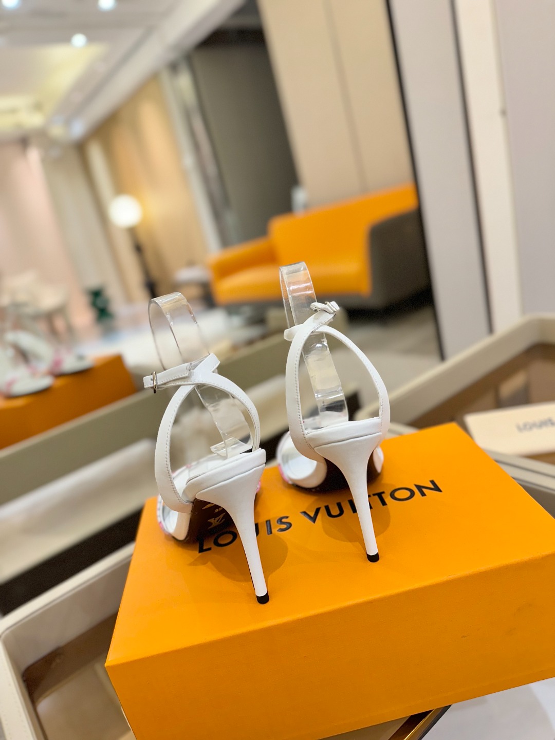 
Louis Vuitton
 2025款官网系列！完美楦型、LV最新  花纹  工艺、更显优雅气质、上