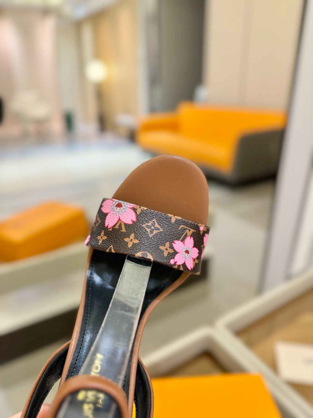 
Louis Vuitton
 2025款官网系列！完美楦型、LV最新  花纹  工艺、更显优雅气质、上