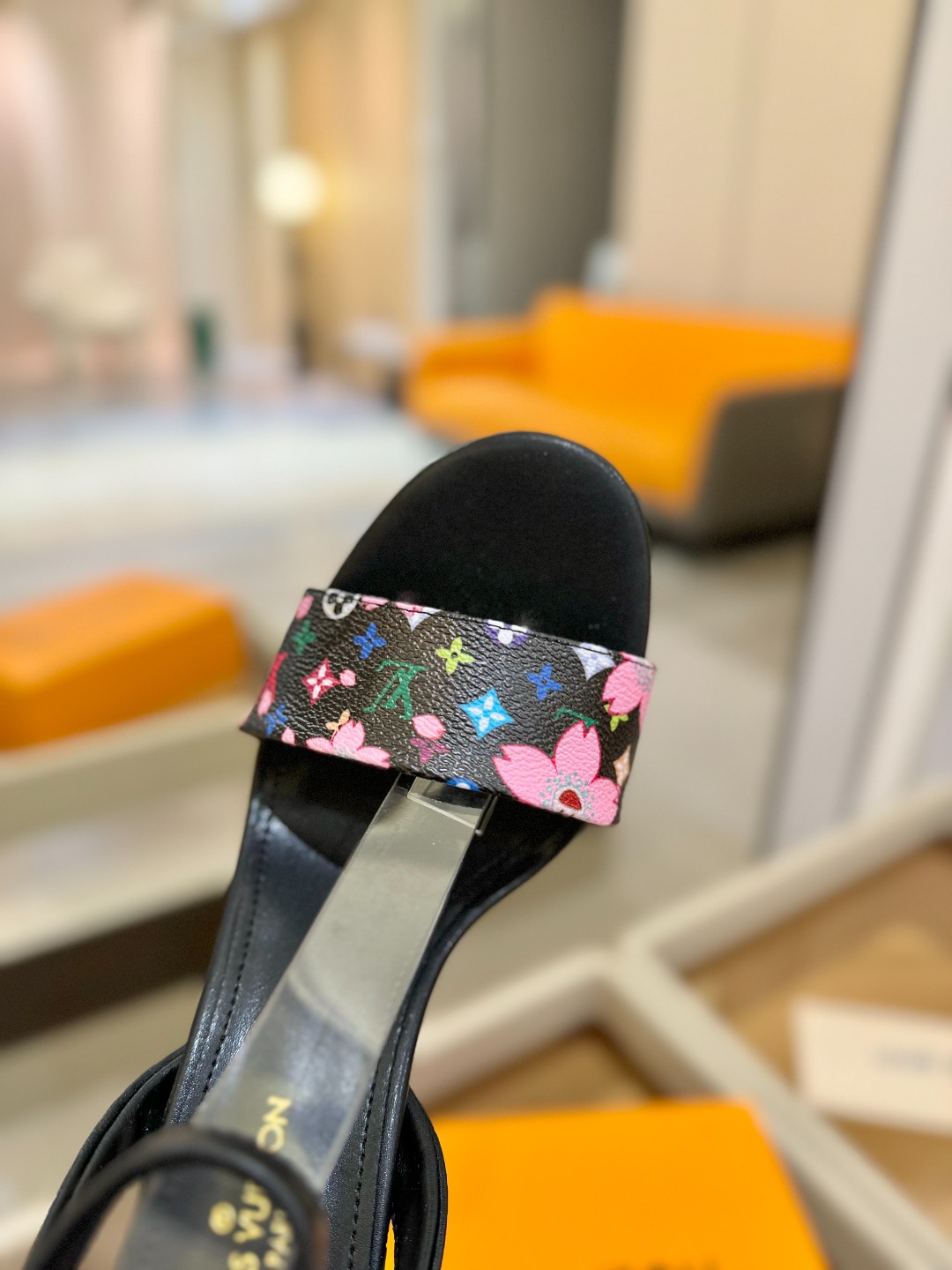 
Louis Vuitton
 2025款官网系列！完美楦型、LV最新  花纹  工艺、更显优雅气质、上