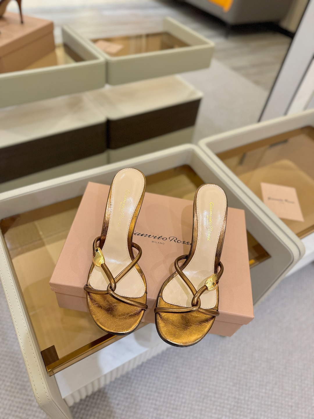 
Gianvito Rossi 
👠2025拖鞋
 原版开发     顶级版本       代购品质👍
