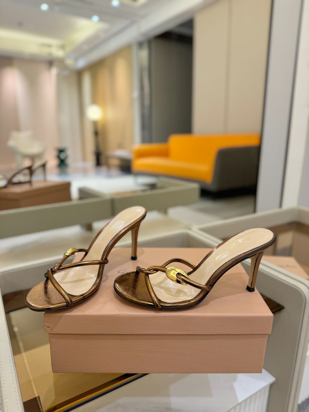 
Gianvito Rossi 
👠2025拖鞋
 原版开发     顶级版本       代购品质👍
