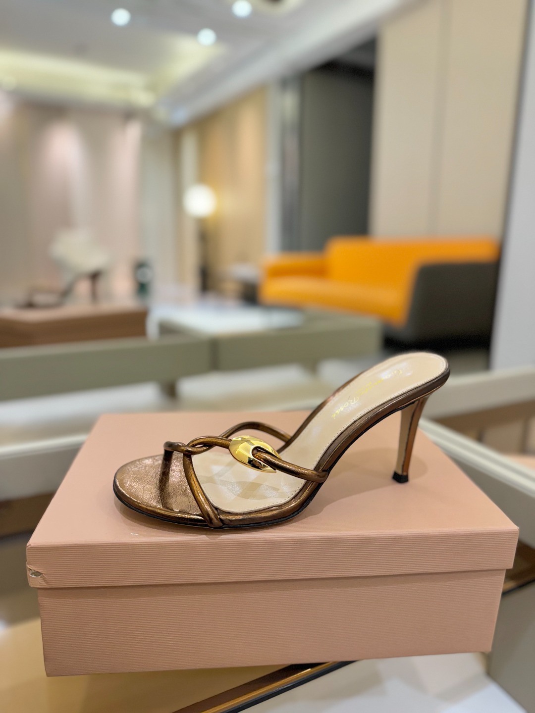 
Gianvito Rossi 
👠2025拖鞋
 原版开发     顶级版本       代购品质👍
