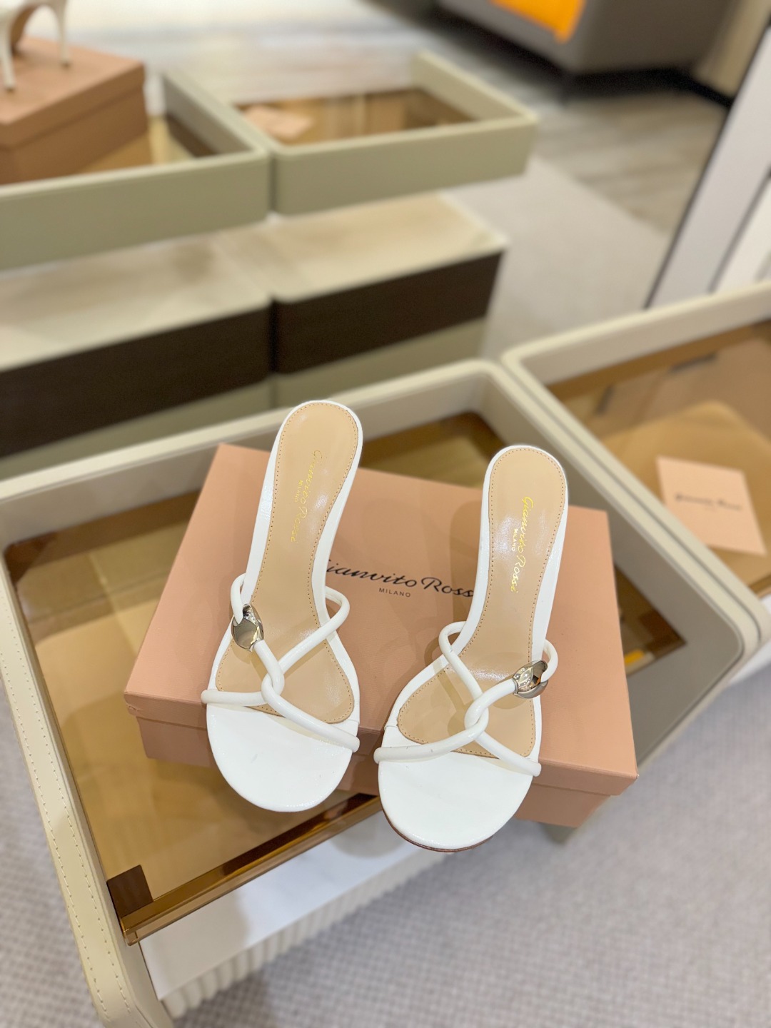 
Gianvito Rossi 
👠2025拖鞋
 原版开发     顶级版本       代购品质👍
