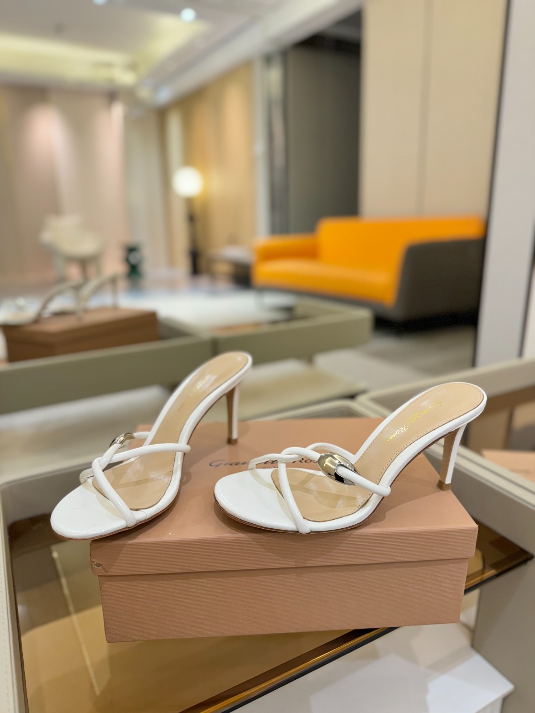 
Gianvito Rossi 
👠2025拖鞋
 原版开发     顶级版本       代购品质👍

