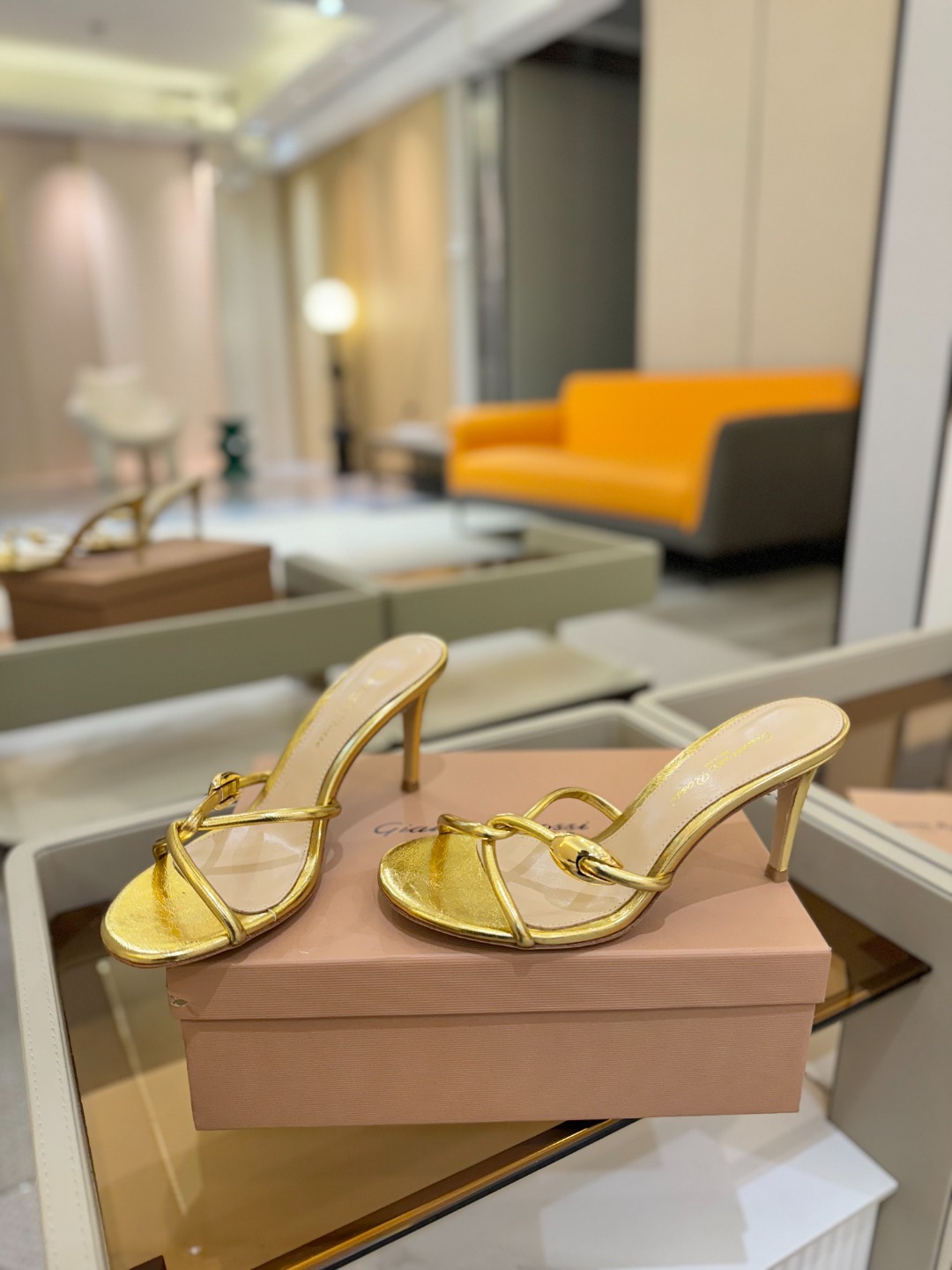 
Gianvito Rossi 
👠2025拖鞋
 原版开发     顶级版本       代购品质👍
