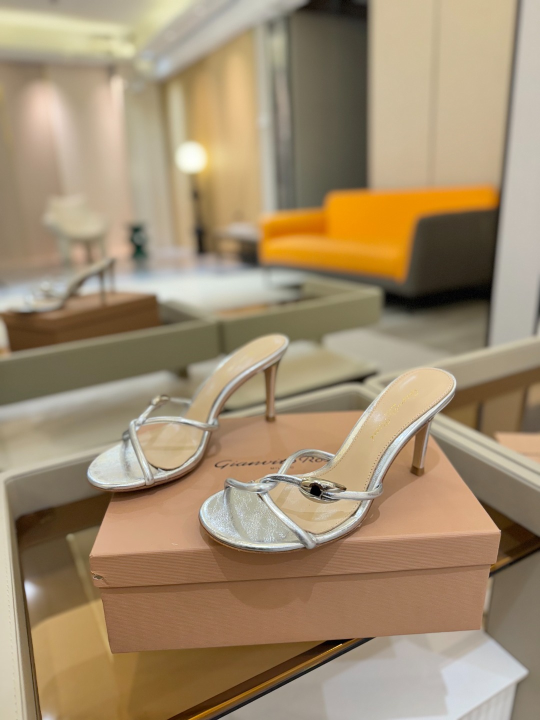 
Gianvito Rossi 
👠2025拖鞋
 原版开发     顶级版本       代购品质👍
