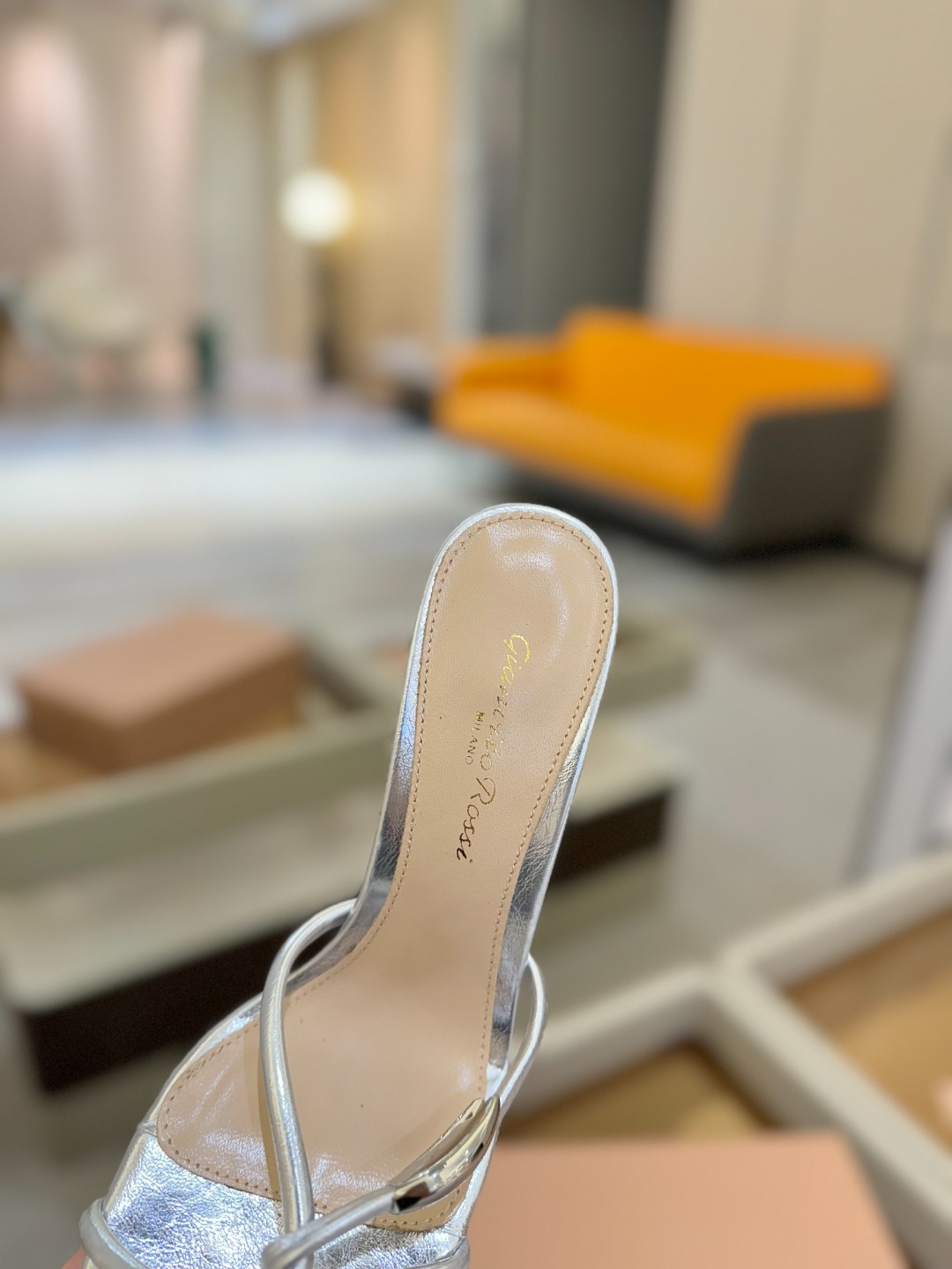 
Gianvito Rossi 
👠2025拖鞋
 原版开发     顶级版本       代购品质👍
