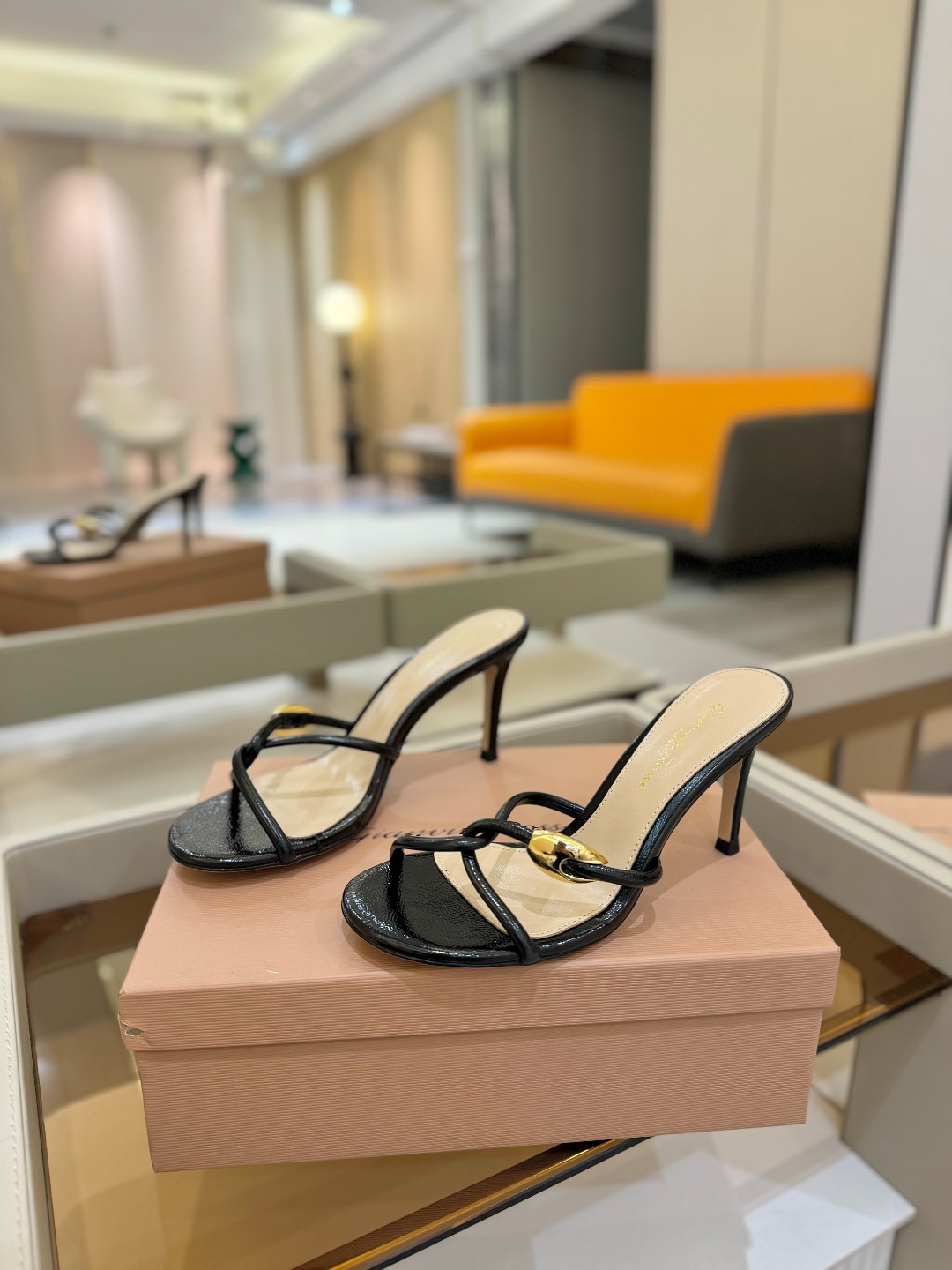 
Gianvito Rossi 
👠2025拖鞋
 原版开发     顶级版本       代购品质👍
