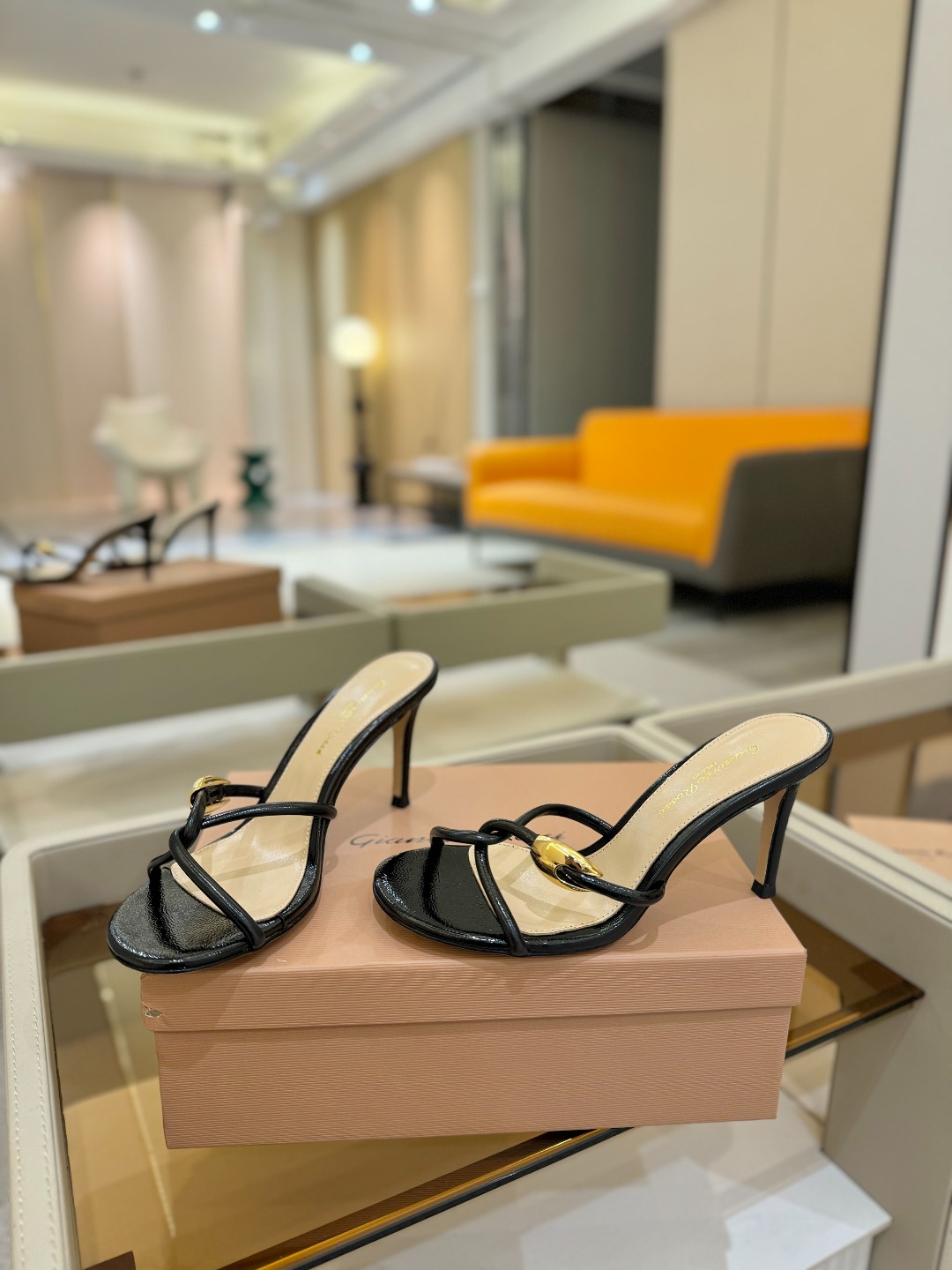 
Gianvito Rossi 
👠2025拖鞋
 原版开发     顶级版本       代购品质👍

