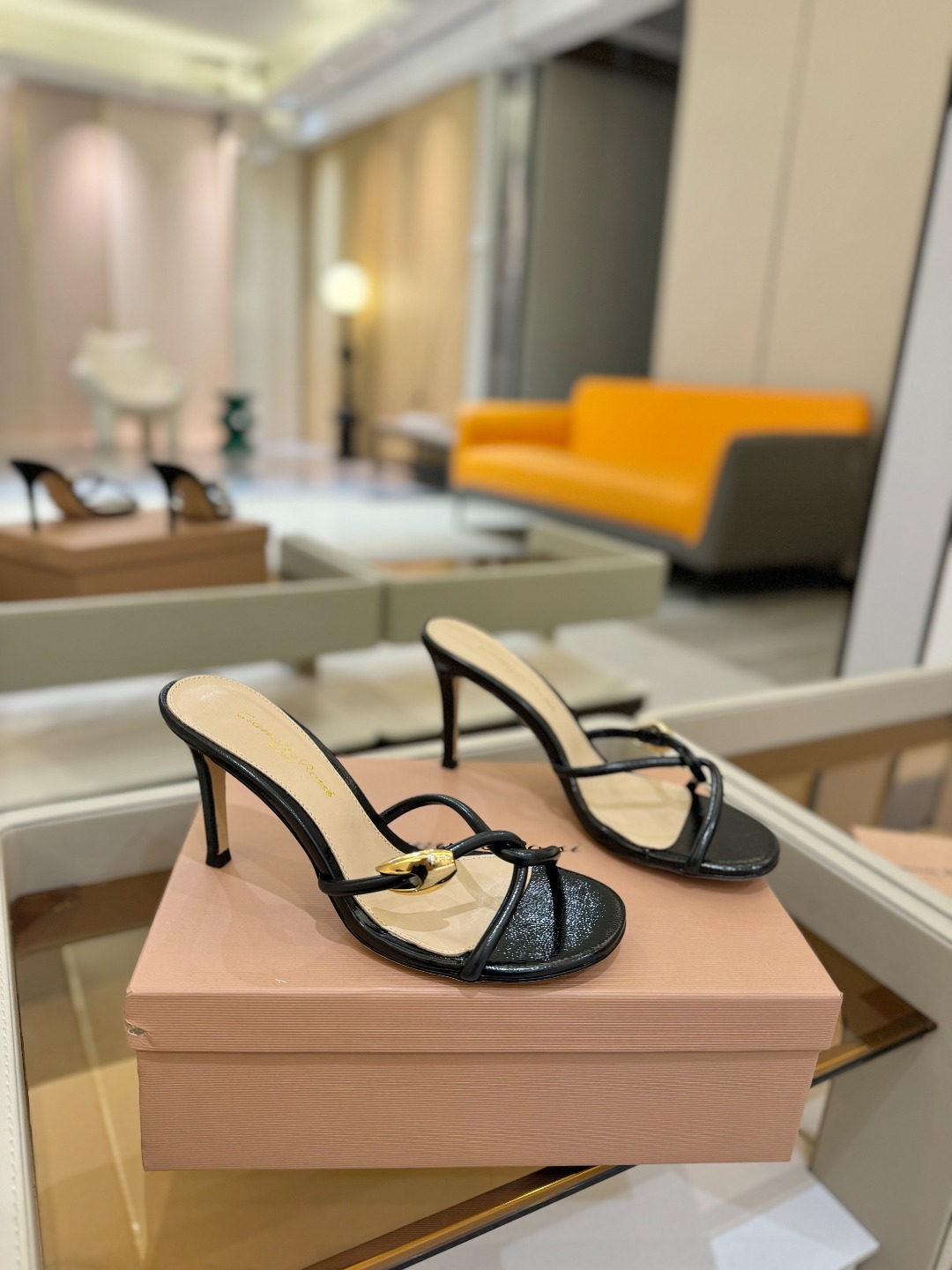 
Gianvito Rossi 
👠2025拖鞋
 原版开发     顶级版本       代购品质👍
