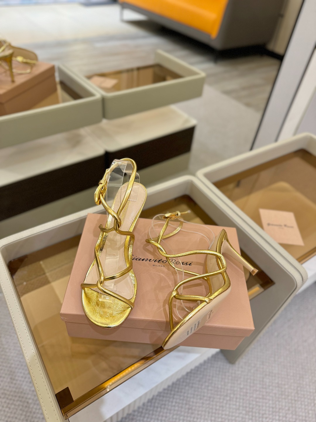 ”
Gianvito Rossi 
👠2025凉鞋
 原版开发     顶级版本       代购品质👍