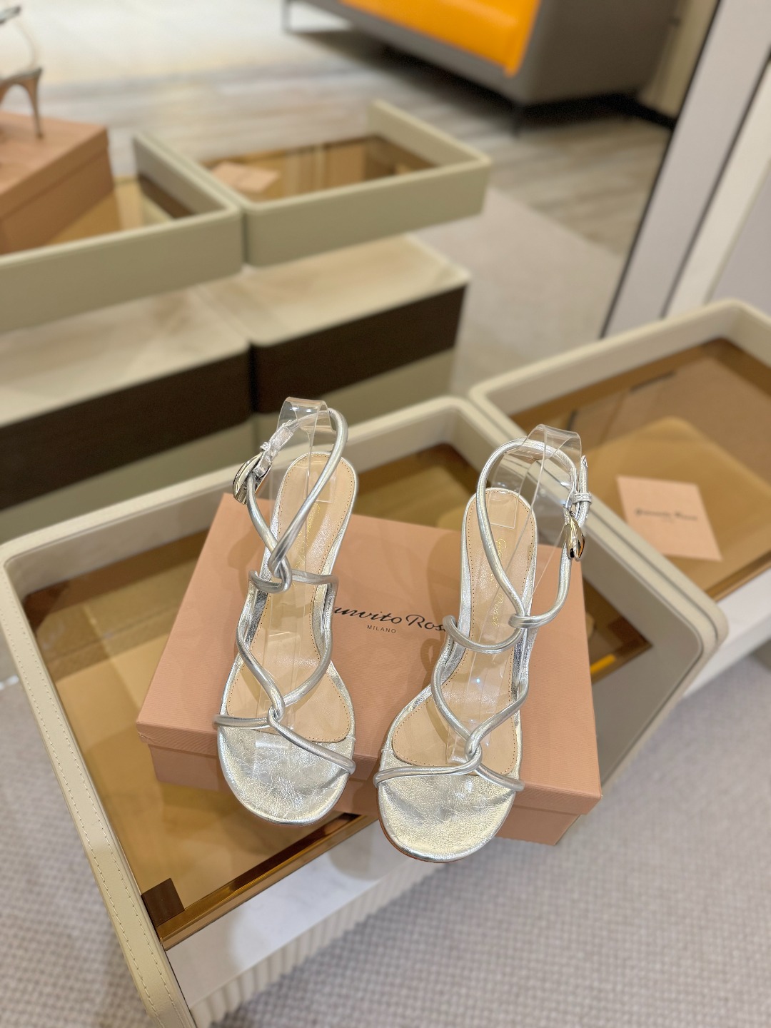 ”
Gianvito Rossi 
👠2025凉鞋
 原版开发     顶级版本       代购品质👍