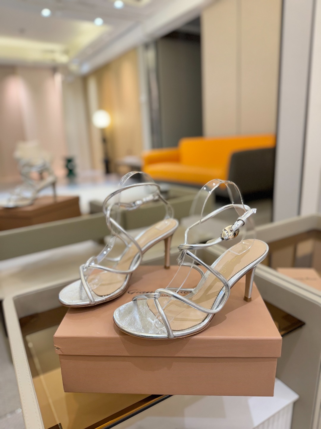 ”
Gianvito Rossi 
👠2025凉鞋
 原版开发     顶级版本       代购品质👍